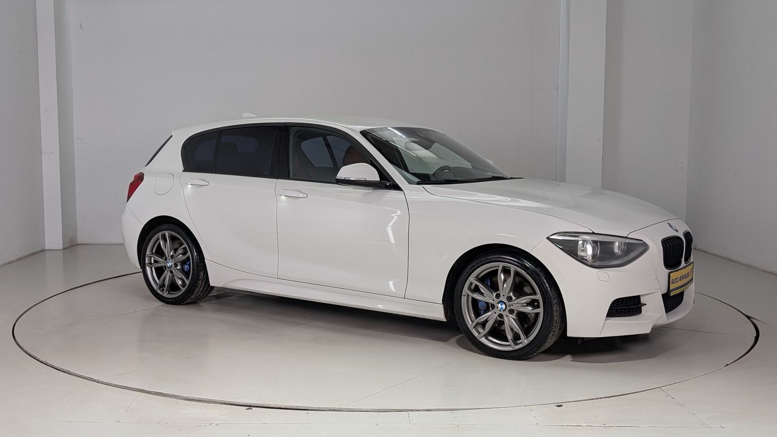 Fahrzeugabbildung BMW M135 i xDrive * Leder * Sitzhzg. * HU/AU neu
