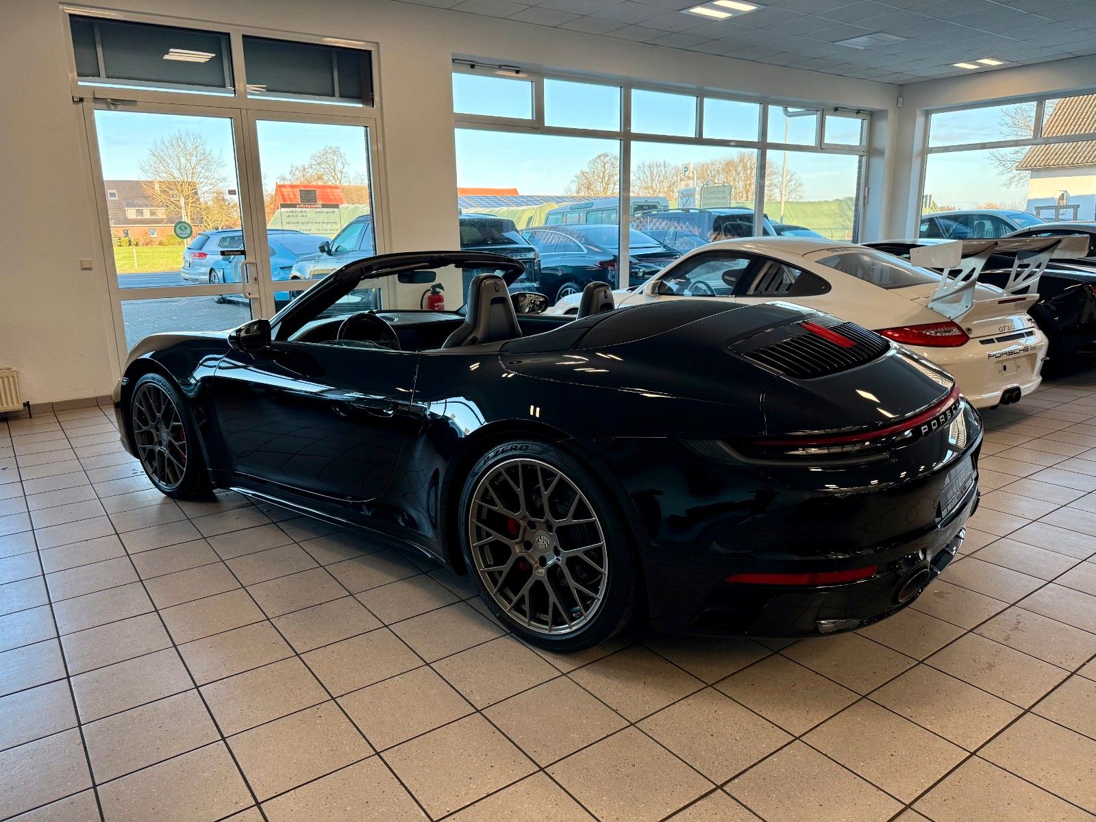 Fahrzeugabbildung Porsche 911 992 Carrera 4S Cabrio SportDesign/18Wege/SAA