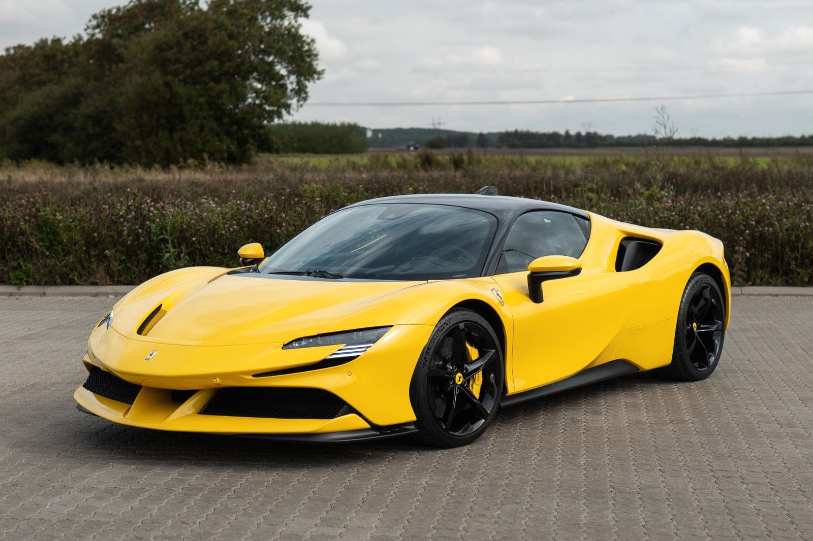 FERRARI SF90