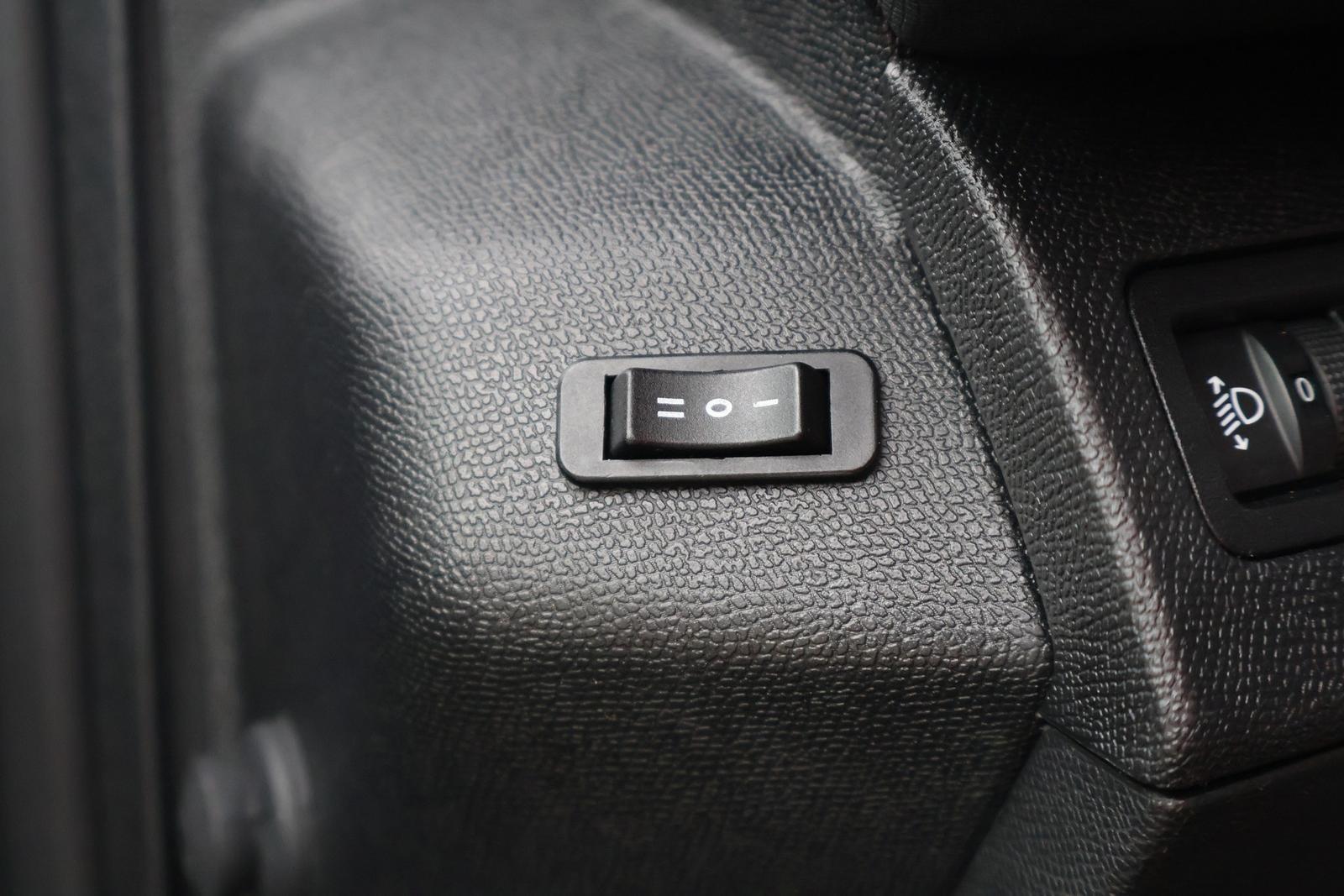 Peugeot 3008 1.2 12V Behindertenumbau Navi 360° Panorama