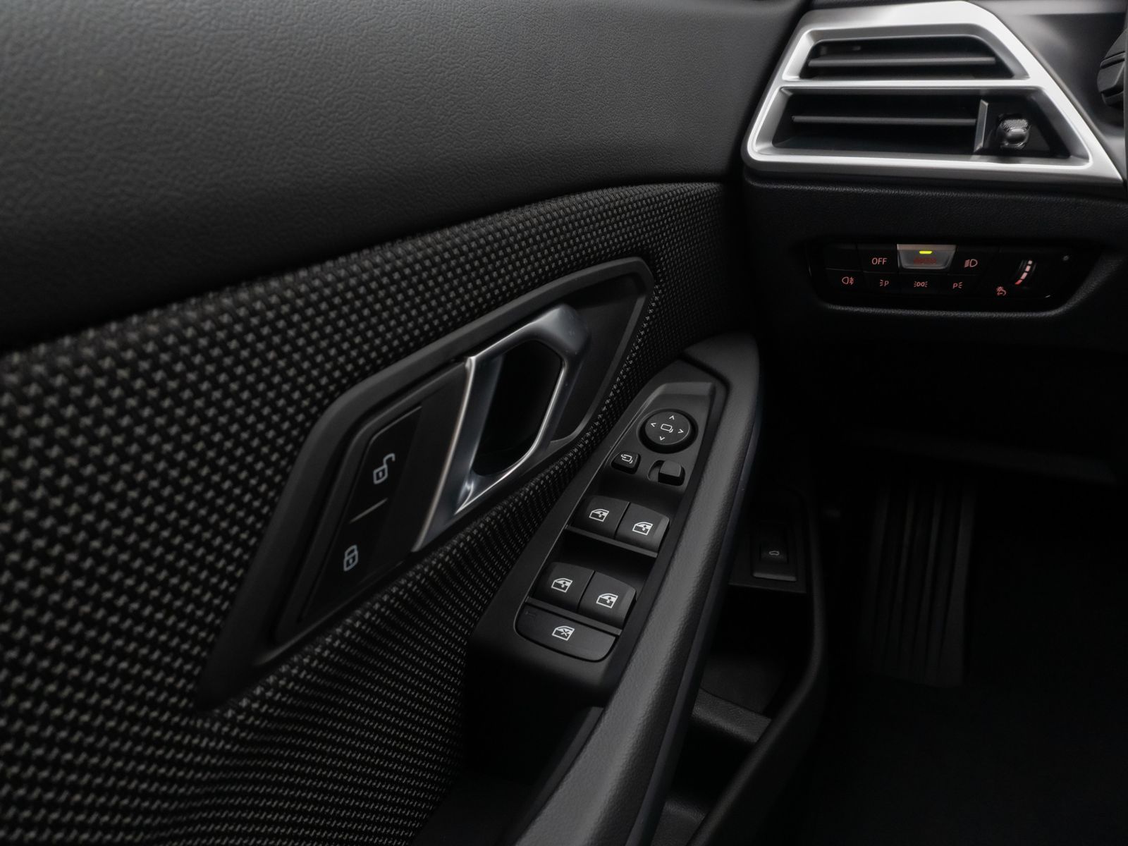 Fahrzeugabbildung BMW 318i Kamera Widscreen DAB Alarm Sportlenkrad LED
