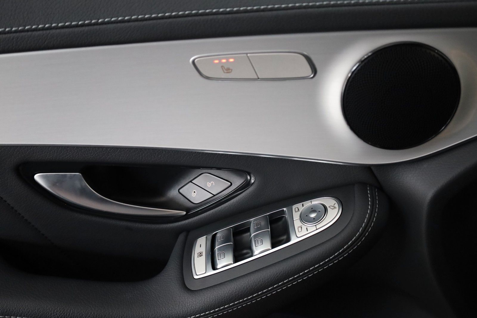 Fahrzeugabbildung Mercedes-Benz GLC 300 de 4M Coupe,AMG line,SH,Kamera,Panorama