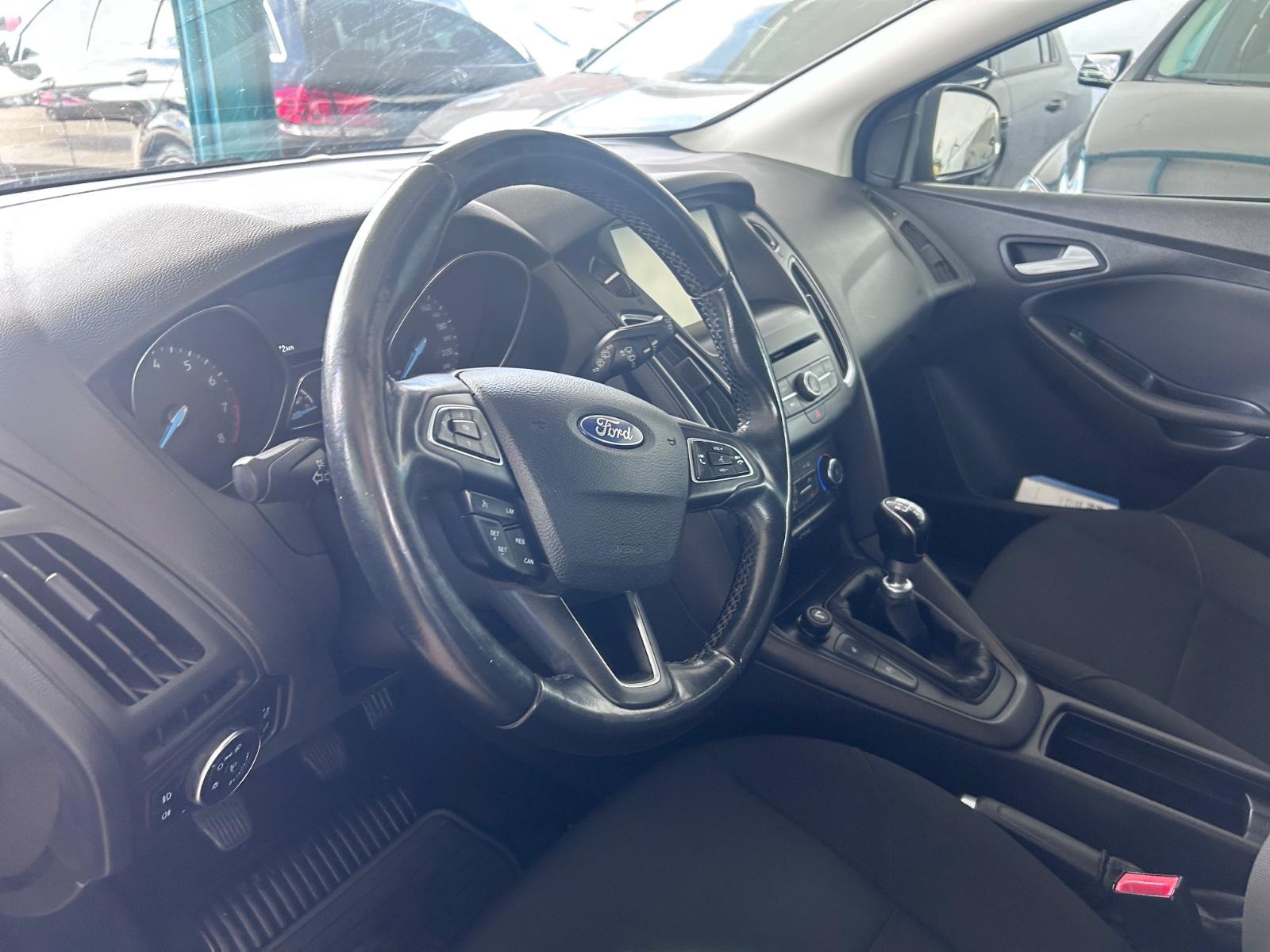 Ford Focus 2014 — photo 11