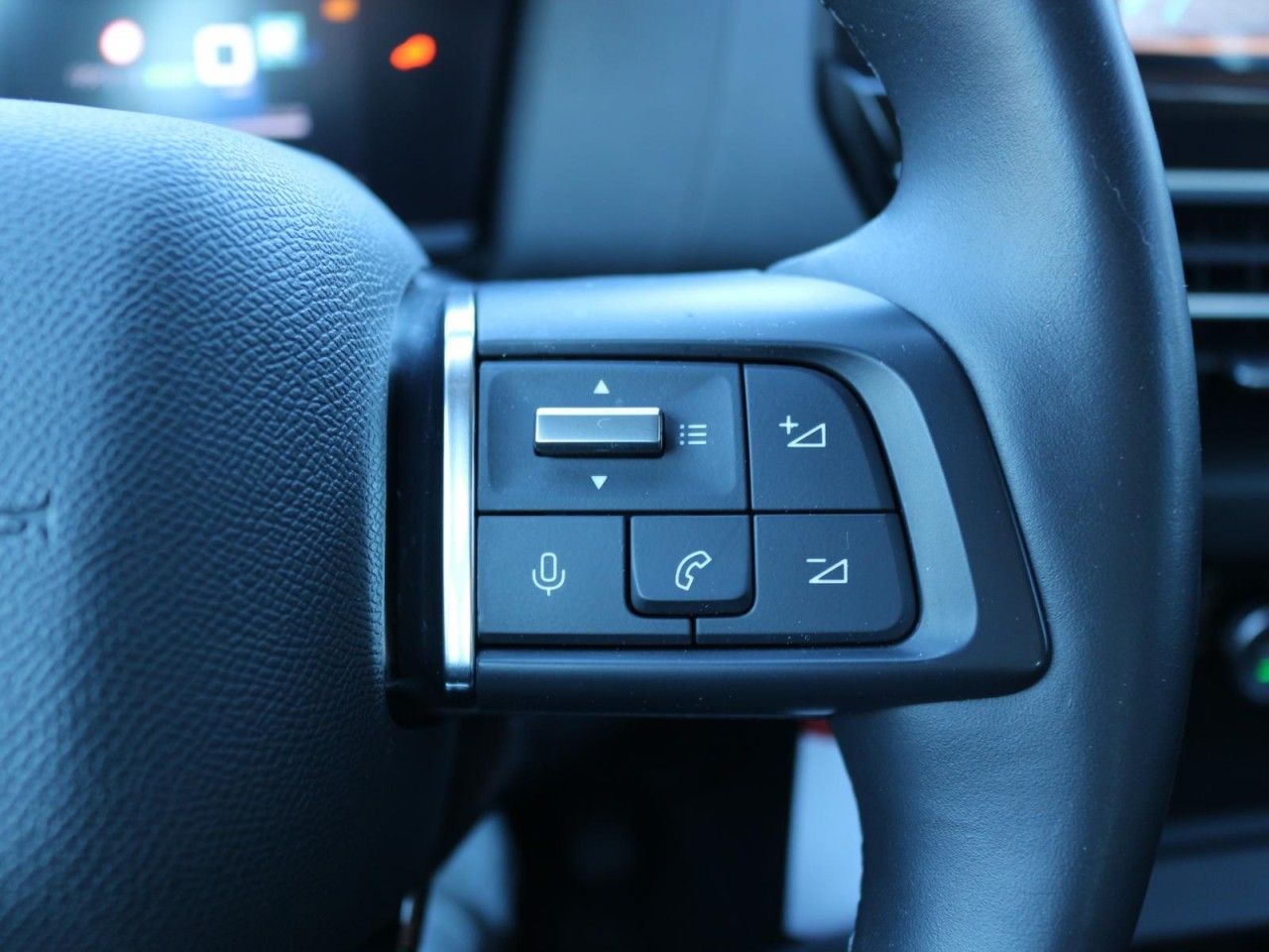 Fahrzeugabbildung Citroën ë-C4 FEEL 136
