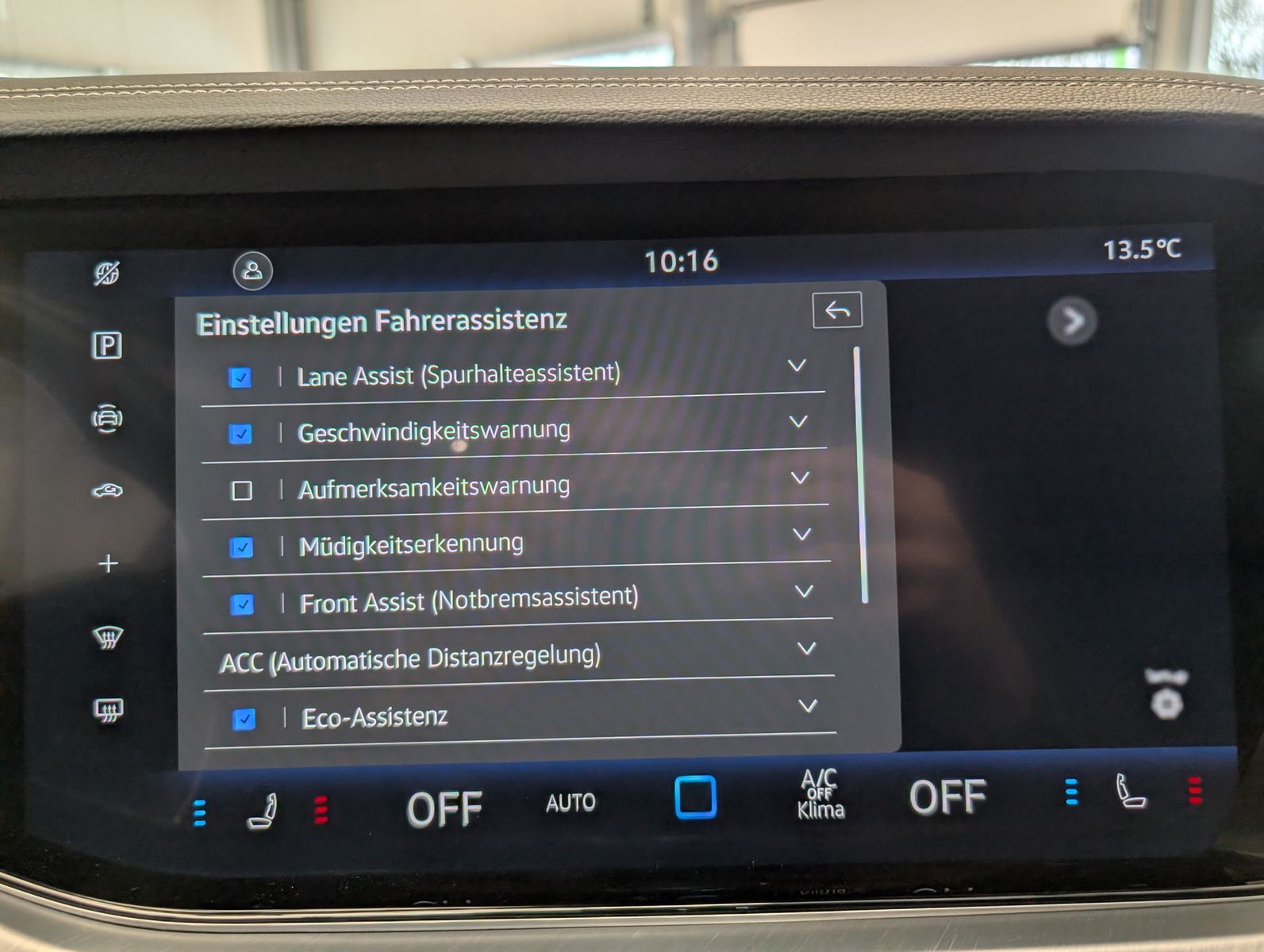 Fahrzeugabbildung Volkswagen Touareg 3.0TDI 4M R-Line VOLL Black 22" UPE 114T