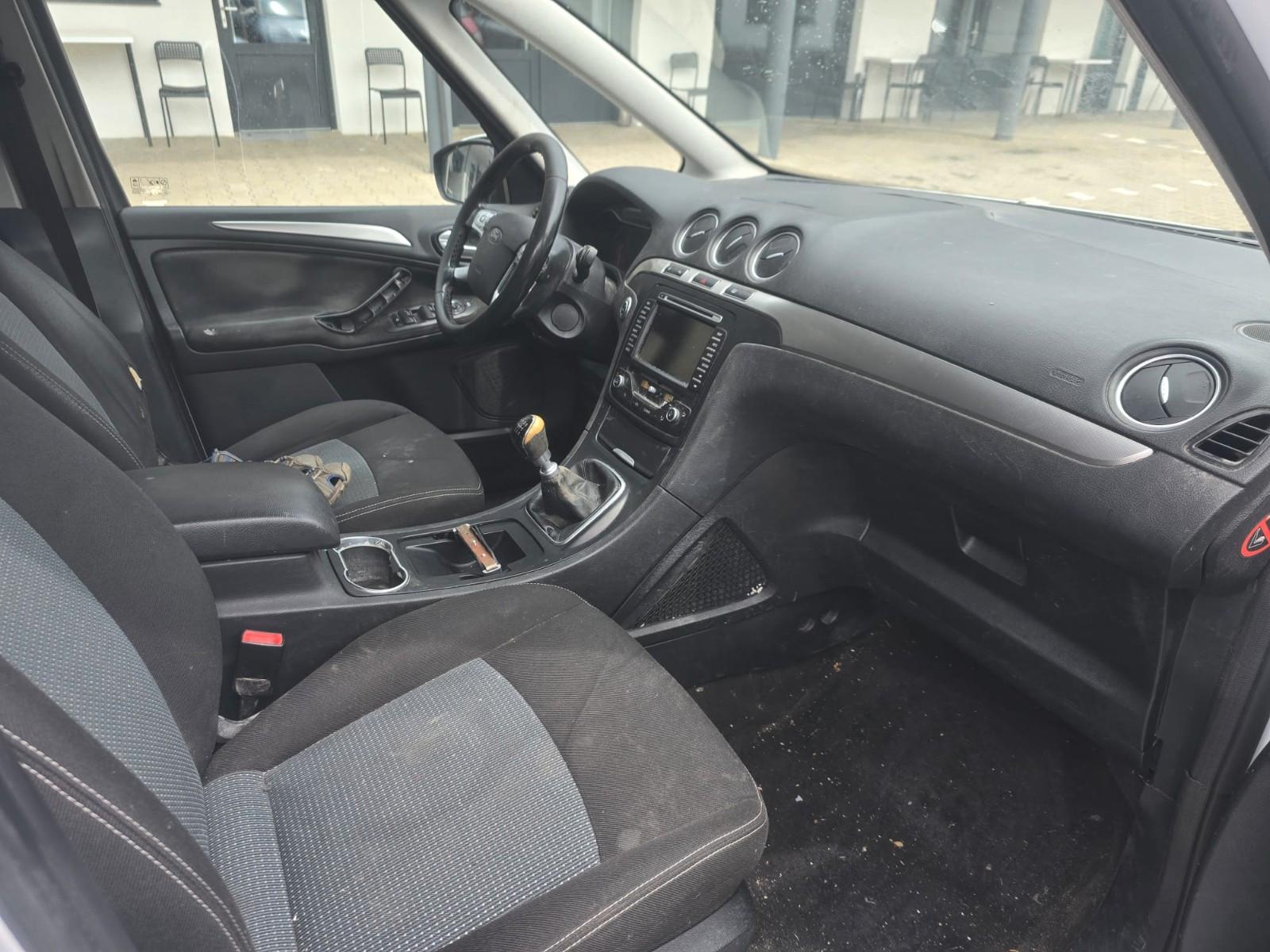 Ford Galaxy 2011 — photo 6