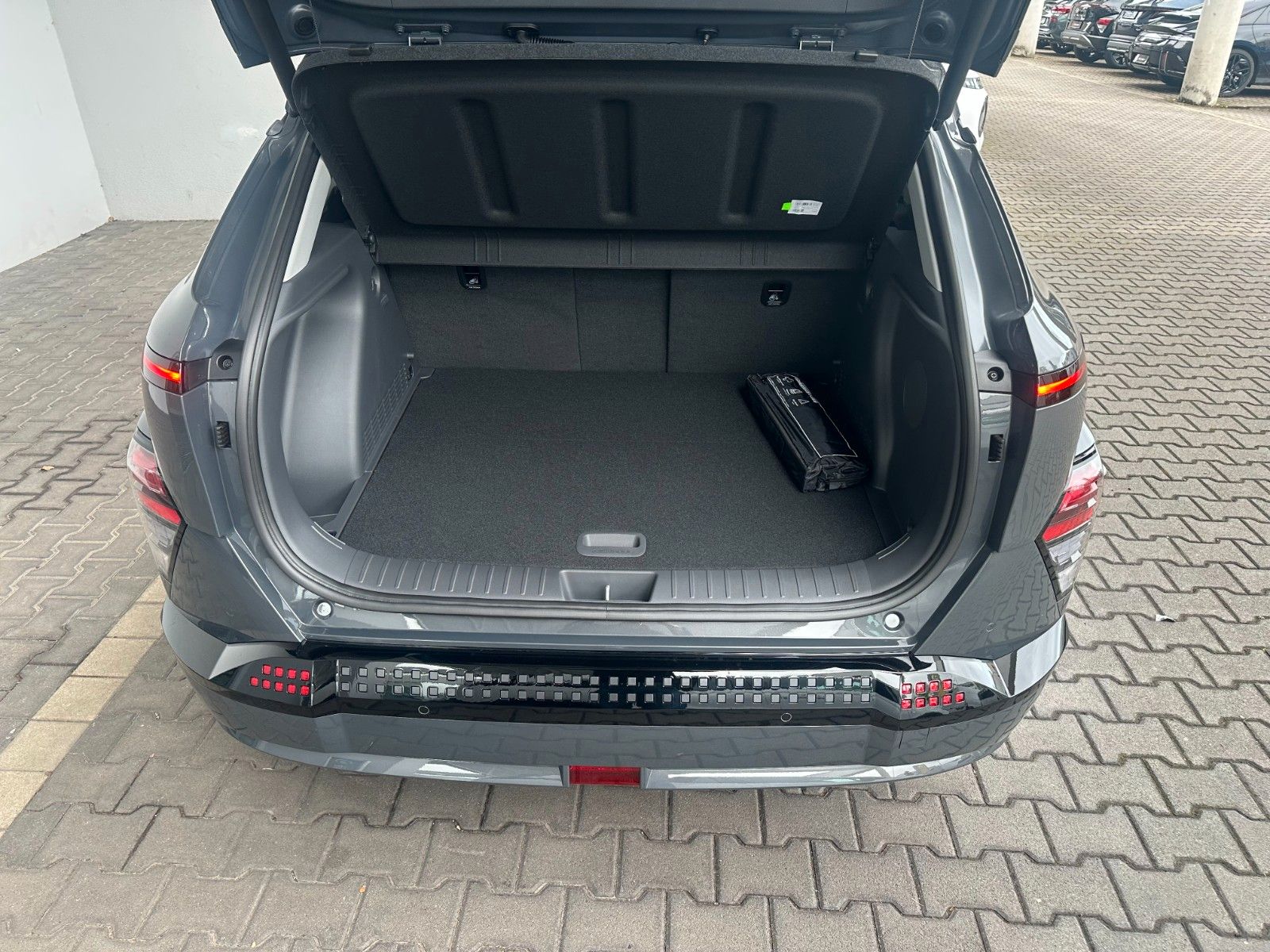 Fahrzeugabbildung Hyundai Kona El. Prime 65,4kWh Sitzp/Glasdach/360°!