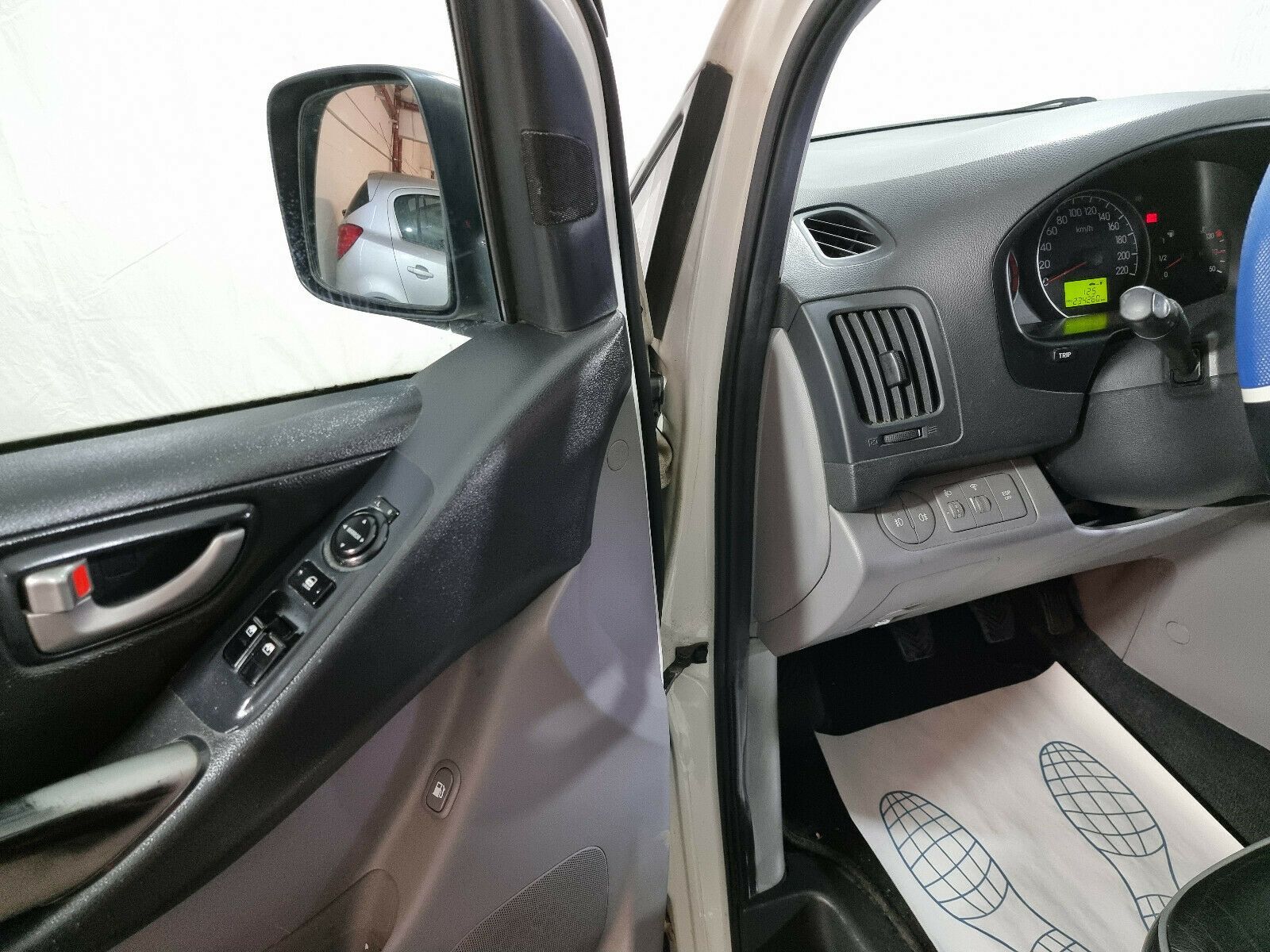 HYUNDAI H-1 Travel Premium 8-Sitzer Familienbus