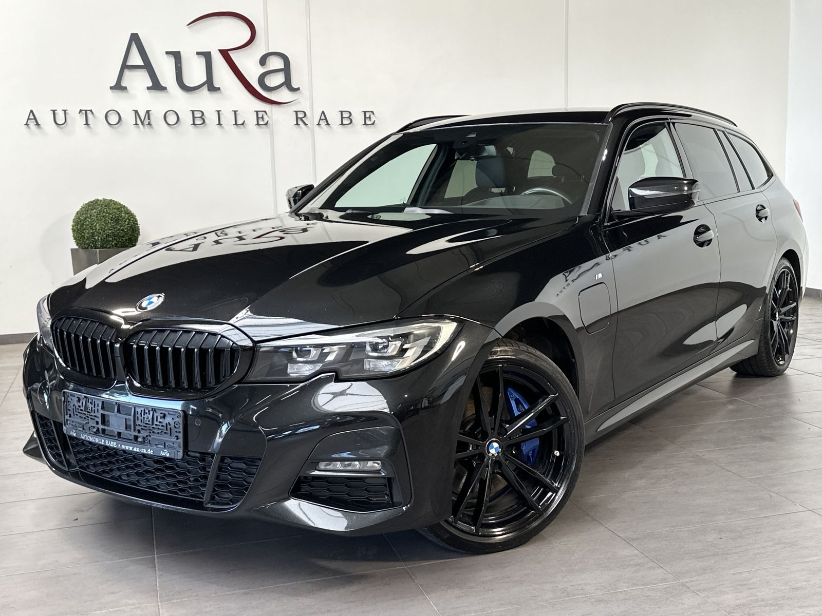 Fahrzeugabbildung BMW 330e Touring M-Sport NAV+LED+HUD+HIFI+19ZOLL+1HD