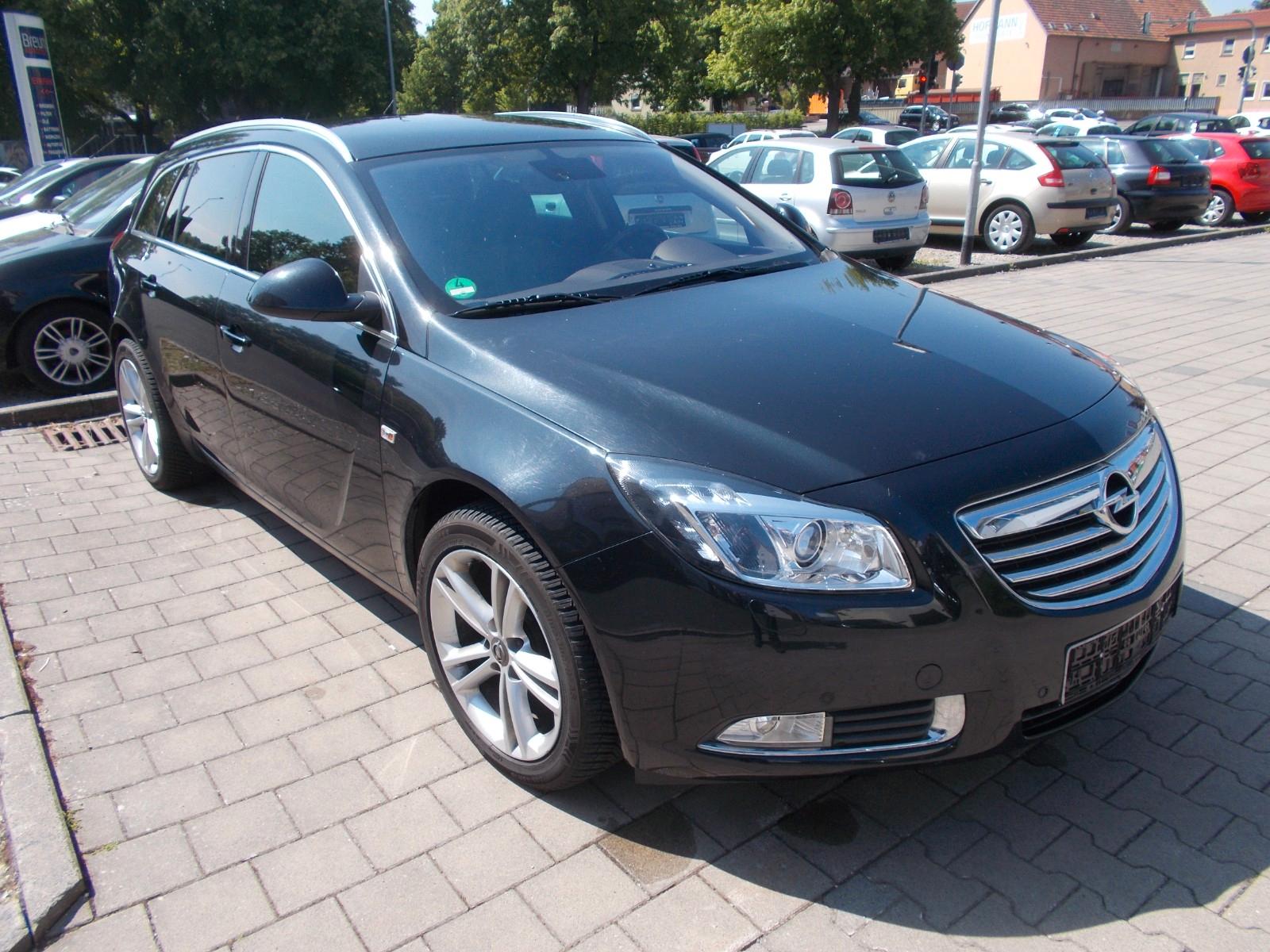 Opel Insignia 2011 — rear view