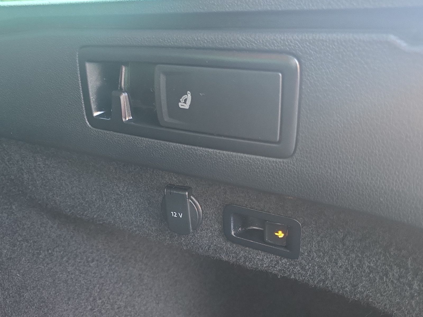 Fahrzeugabbildung Volkswagen Passat Variant Comfortline BMT/Start-Stopp AHK