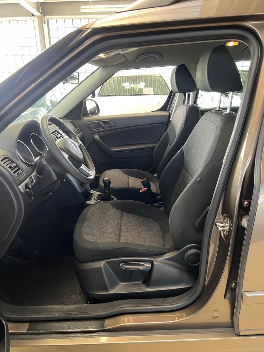 Fahrzeugabbildung SKODA Yeti Active * 1.HAND * NUR 44.800KM *