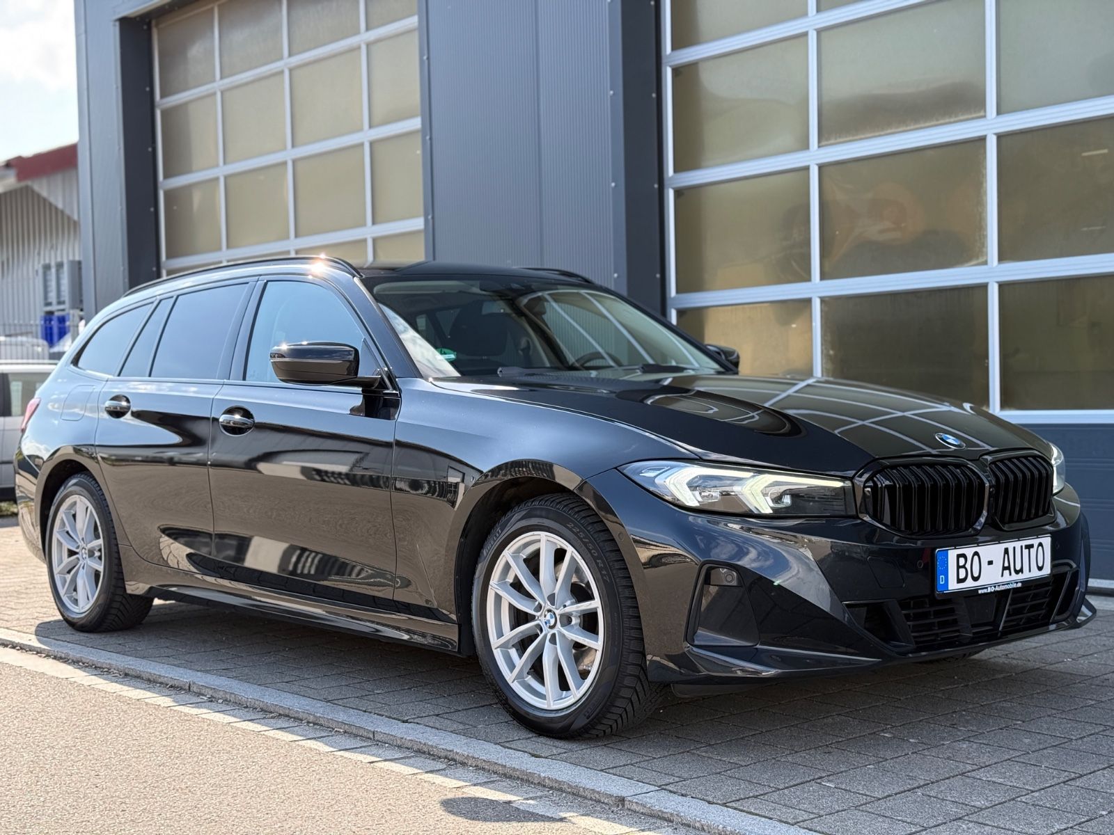 BMW 320 d xDrive StdHzg. ACC Driving DAB Navi Kamera