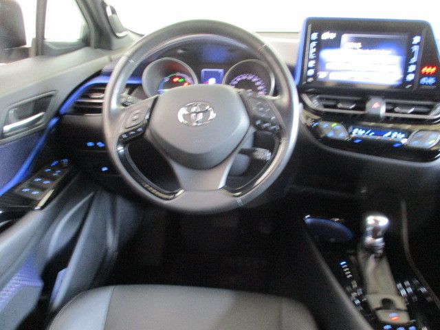Fahrzeugabbildung Toyota C-HR Hybrid Style Selection
