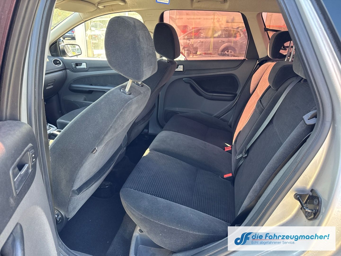 Fahrzeugabbildung Ford Focus Turnier Ghia Xenon Klimaautom *EXPORT