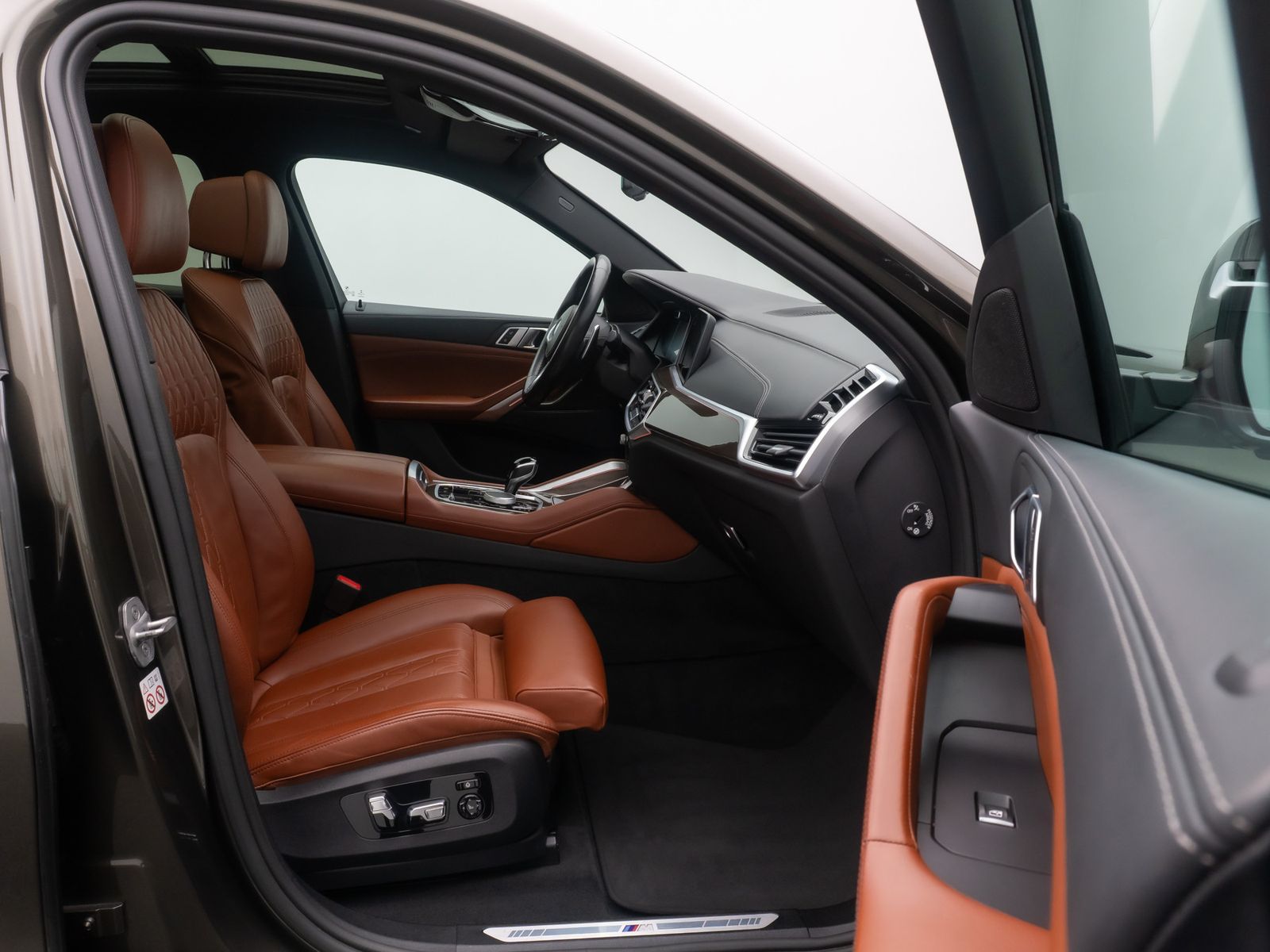 Fahrzeugabbildung BMW X6 xD40i M Sport 360°DAB Panorama Individual 22"