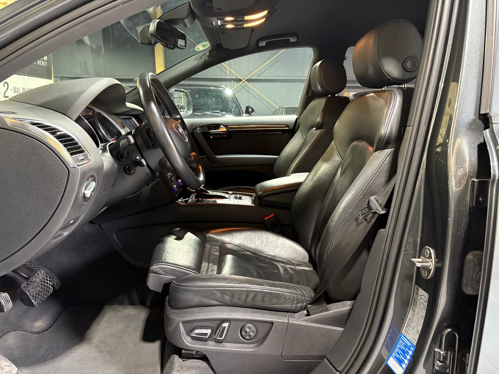 Fahrzeugabbildung Audi Q7 3.0 TDI quattro/S-LINE/MEMORY/XENON/7-SITZ/V6