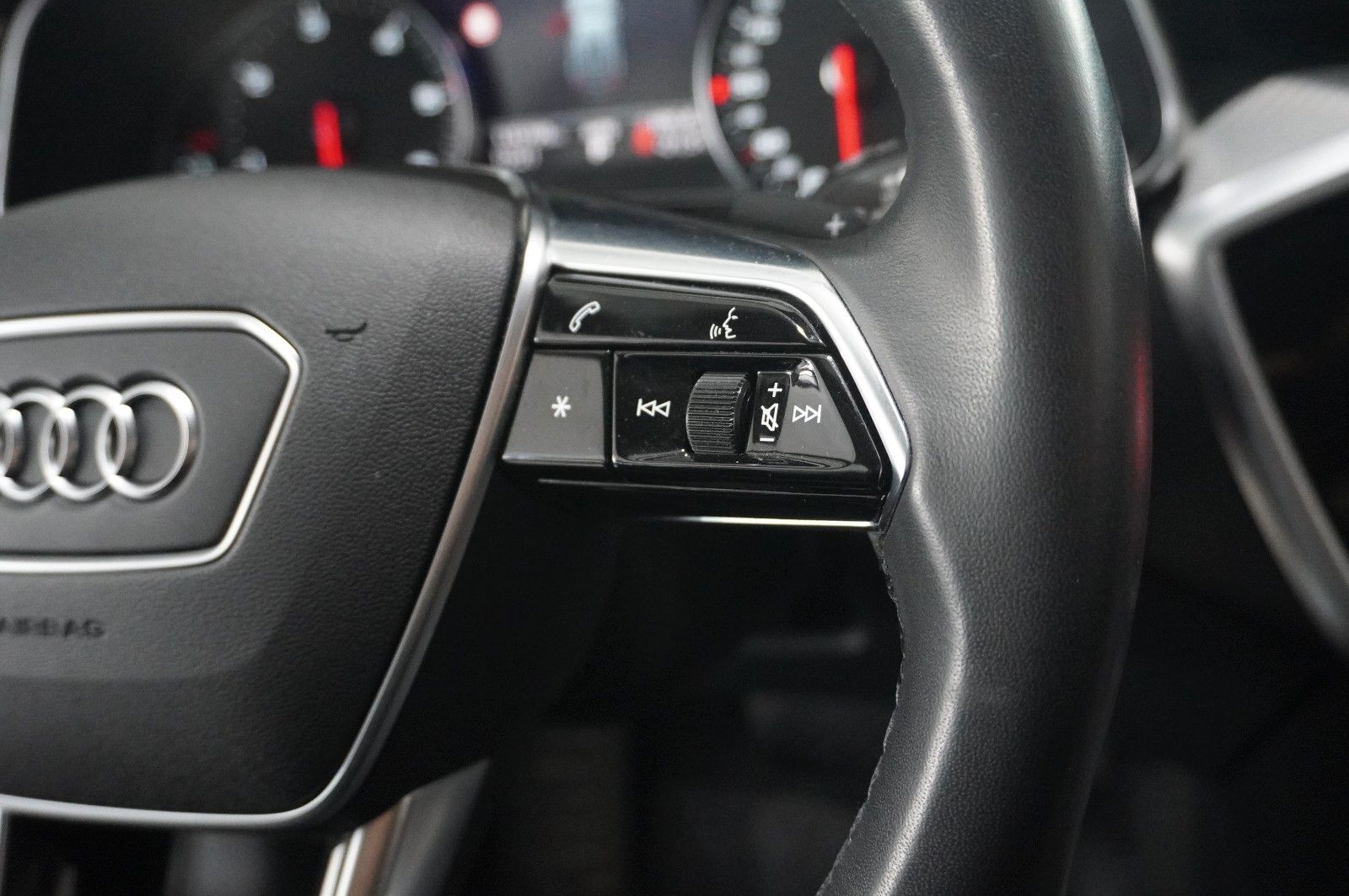 Fahrzeugabbildung Audi A6 Avant 40 TDI QUATTRO SPORT NAVI/ACC/SH/AHK