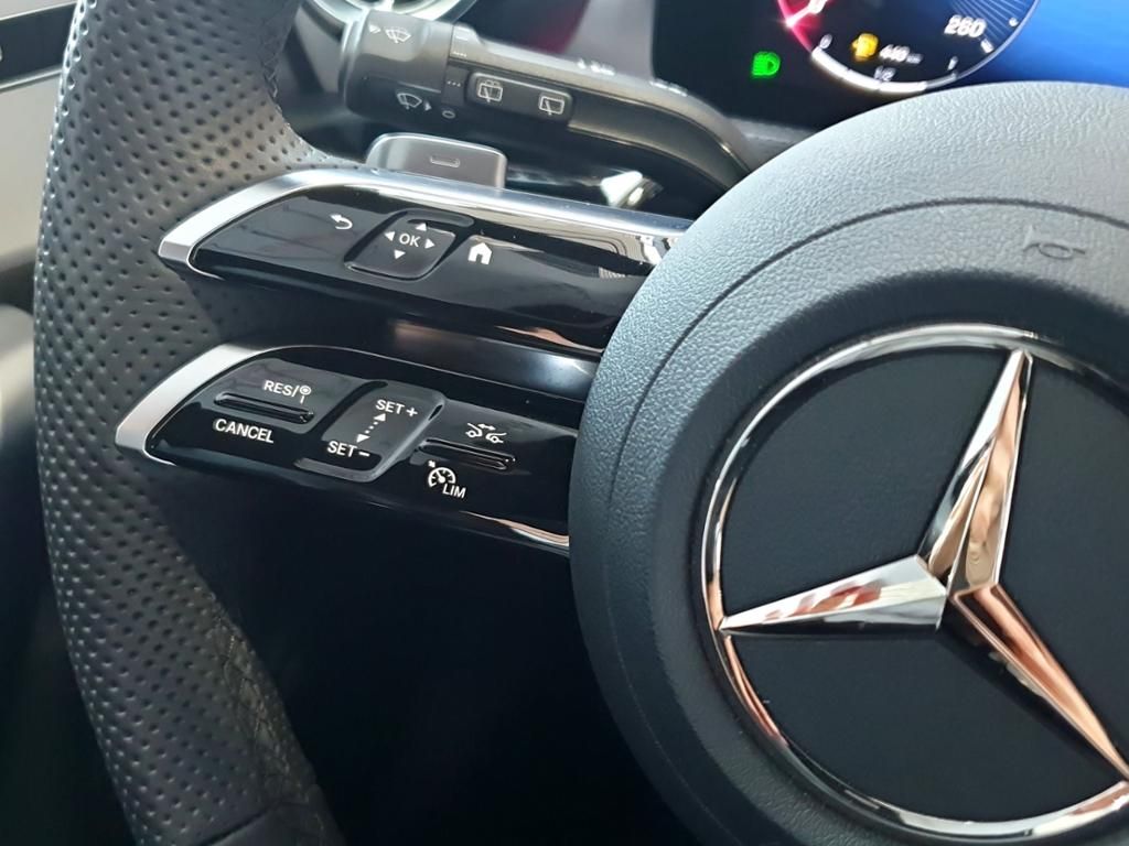 Fahrzeugabbildung Mercedes-Benz A 180 Kompaktlimousine AMG Line*Night Paket*LED