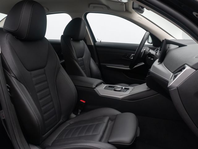 BMW 330, 2022 — 35