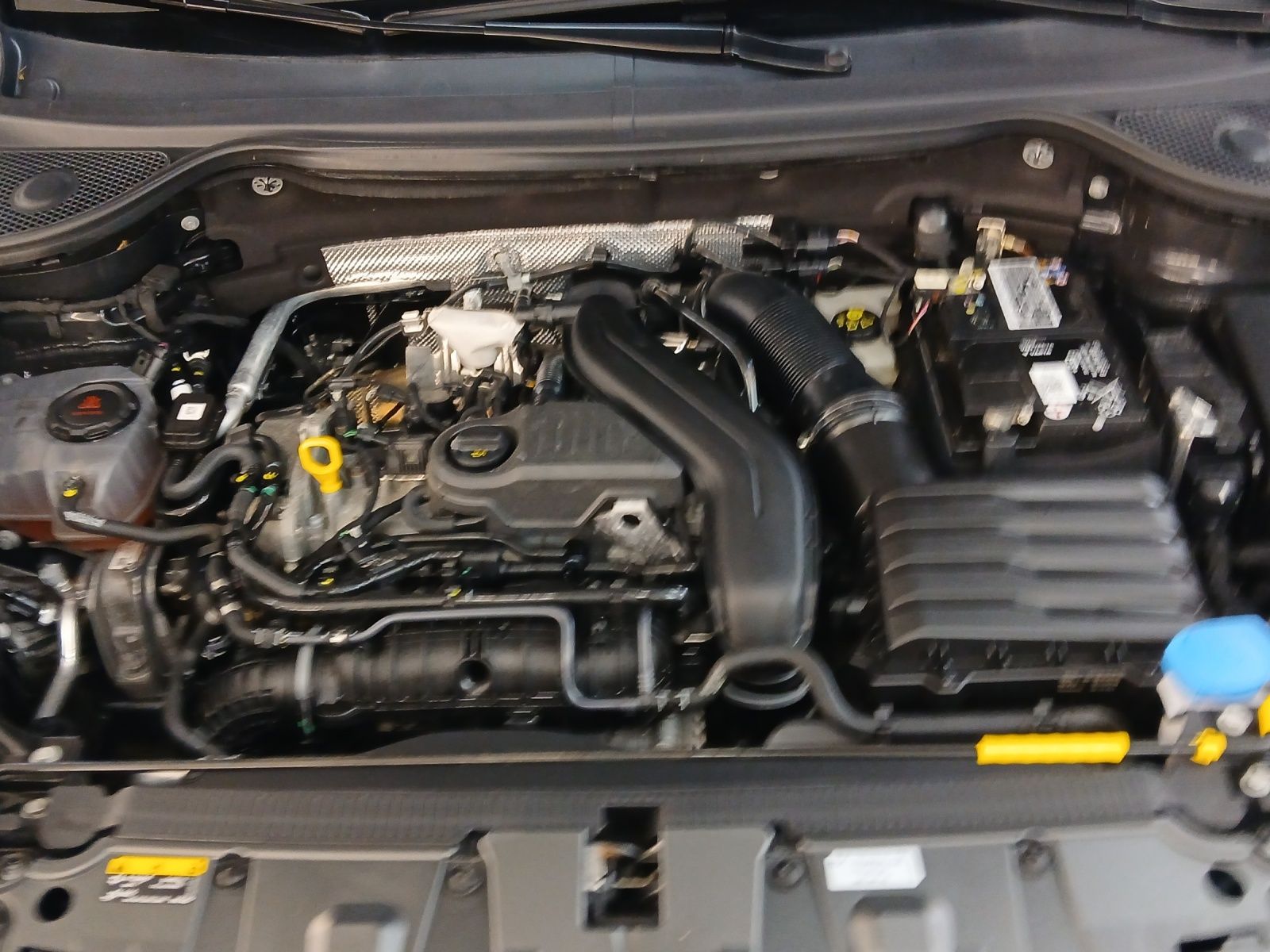 Fahrzeugabbildung SEAT Ateca TSI FR LED AHK Navi AID ACC RFK SH