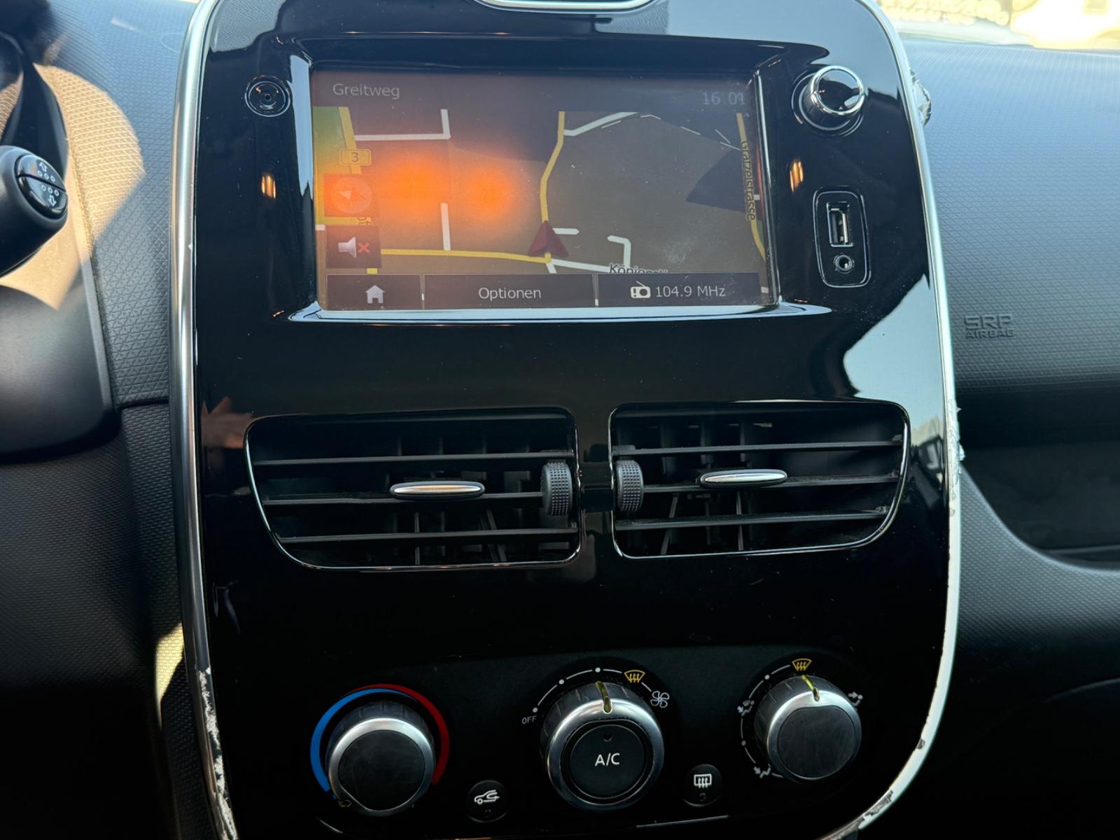 Renault Clio 2015 — photo 14