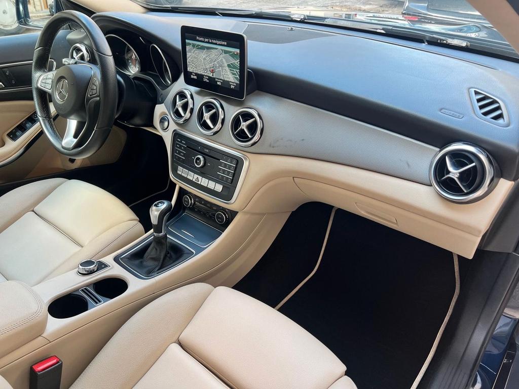 Mercedes-Benz GLA 200