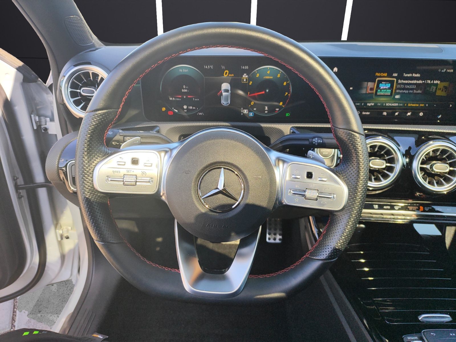 Fahrzeugabbildung Mercedes-Benz A180*AMG-Line*Automatik*Navi*LED*Ambiente*Pano*