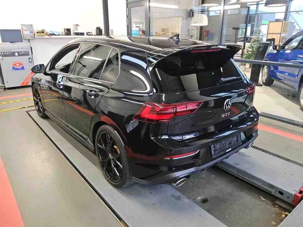 Volkswagen Golf VIII 2.0 TSI GTI Clubsport MATRIX-LED PANO foto 5