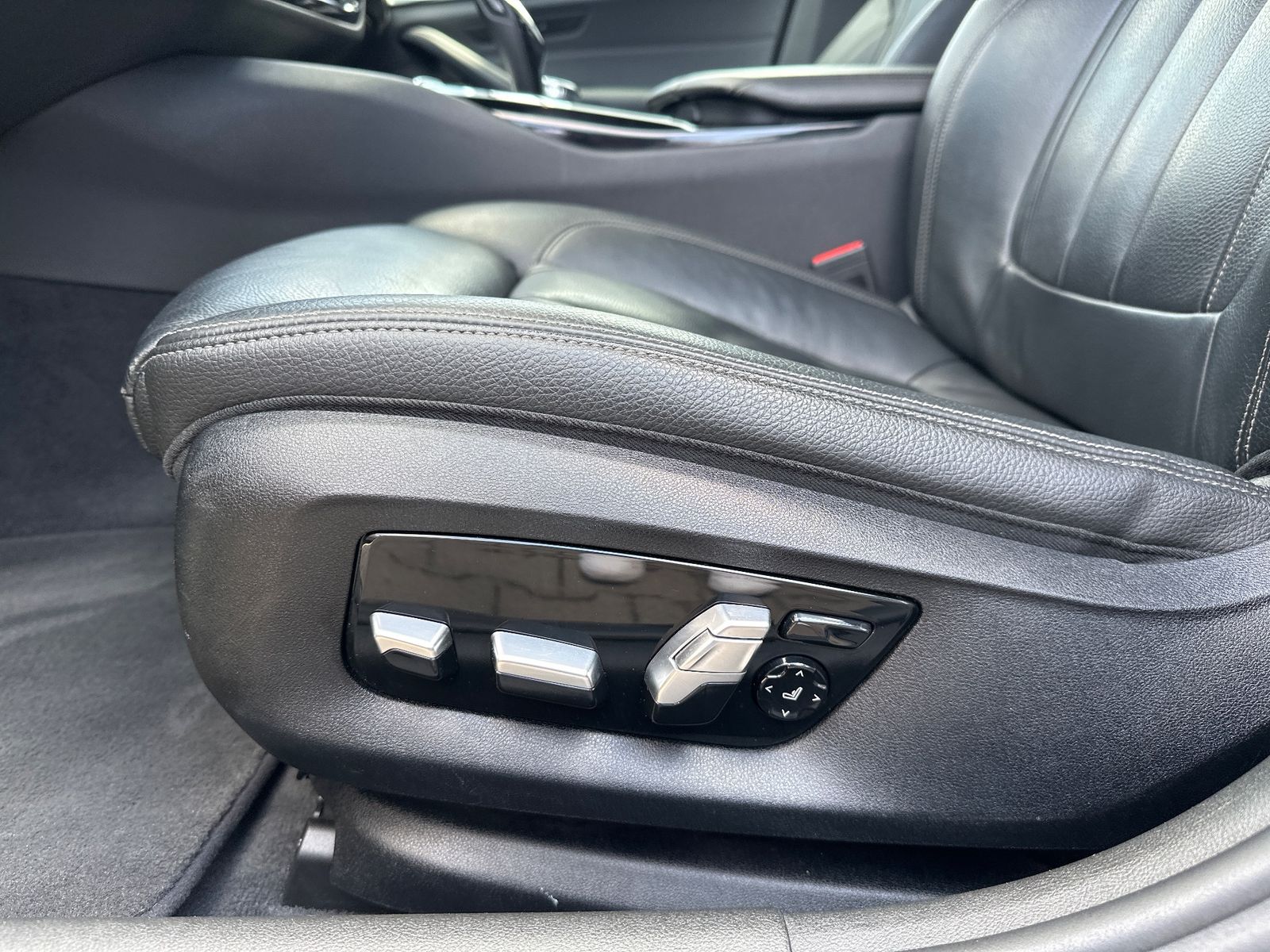 Fahrzeugabbildung BMW 520d xDrive Touring NAV+LED+SHZ+HEAD-UP+ACC+H&K