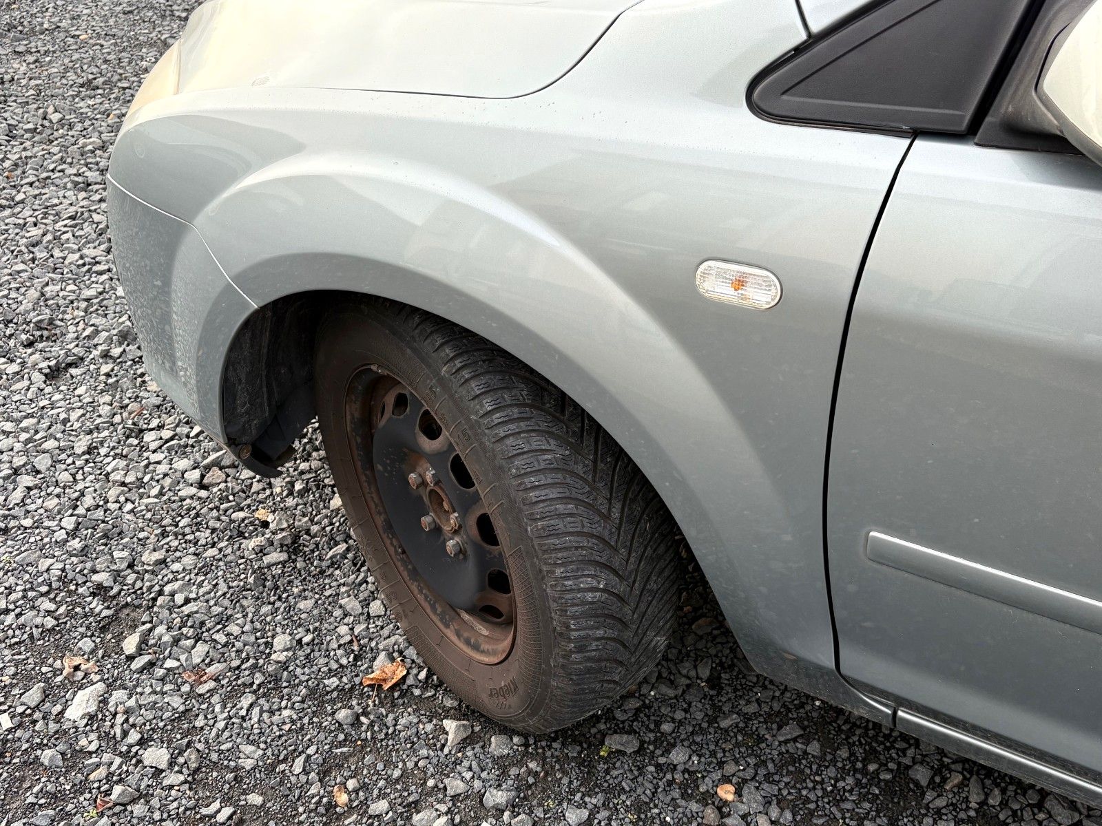 Fahrzeugabbildung Ford Focus 1.6 Lim. Ghia Klimaauto Glasdach SHZ PDC