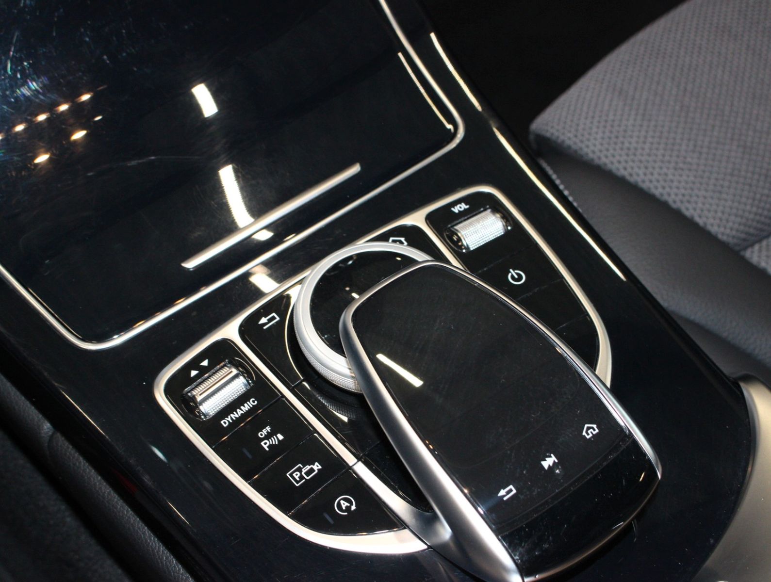 Fahrzeugabbildung Mercedes-Benz C 200 T Avantgarde Distronic*elekt. AHK*LED