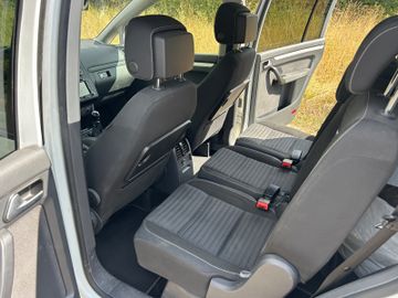 Volkswagen Touran - 10