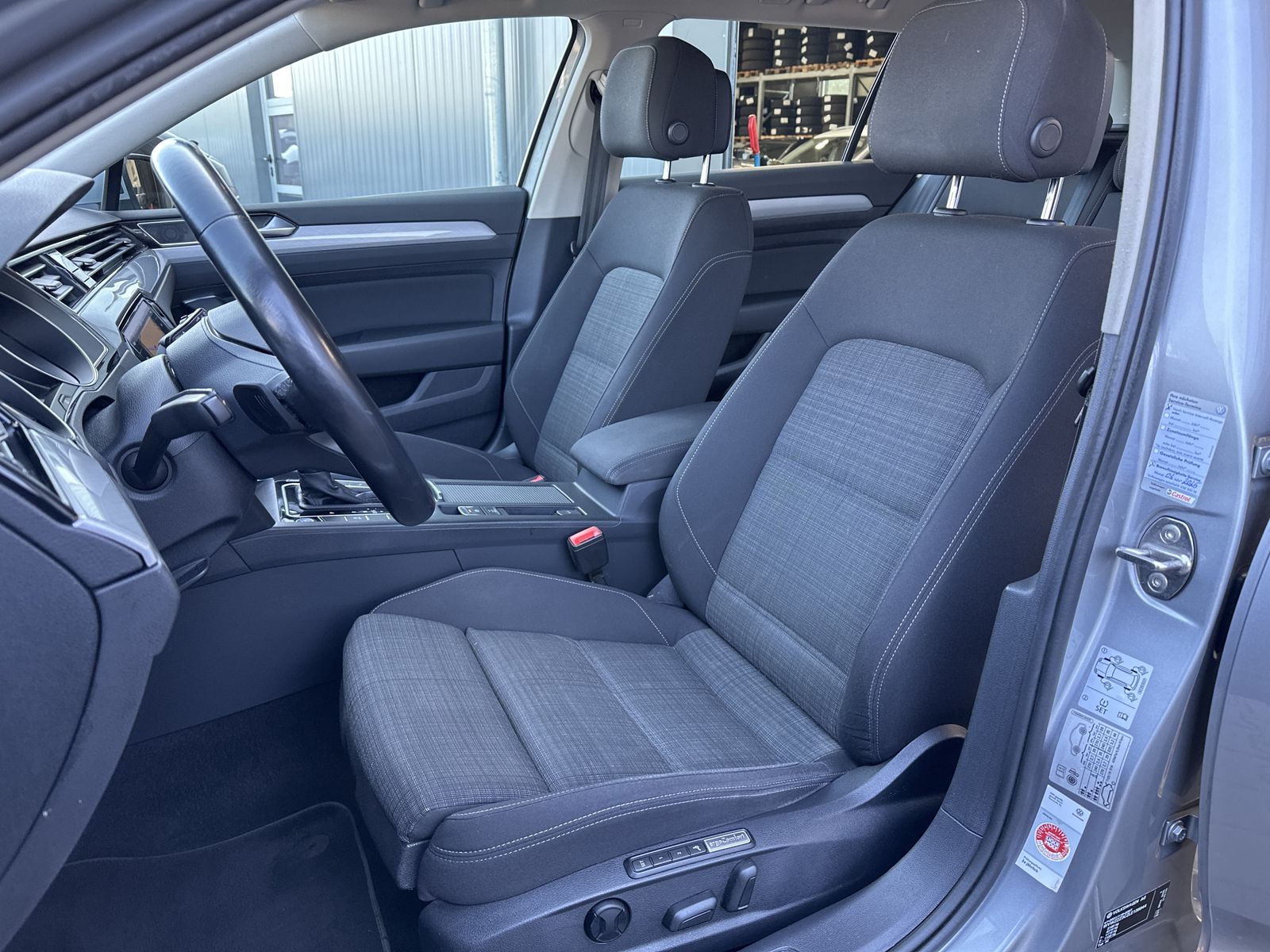 Fahrzeugabbildung Volkswagen Passat Variant 2.0 TDI DSG Business NAV+LED+ACC