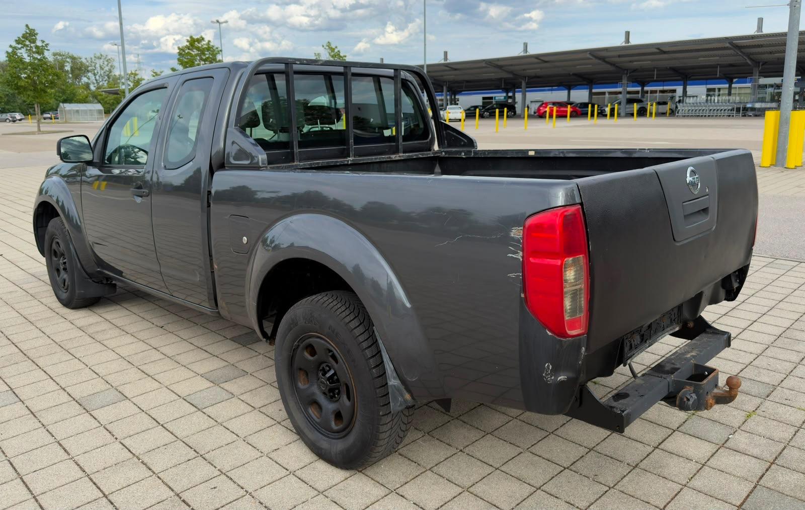 Nissan Navara King Cab 2.5 dCi | 190 ch | BVM | 4 places | Attelage | Climatisation | Différentiel autobloquant