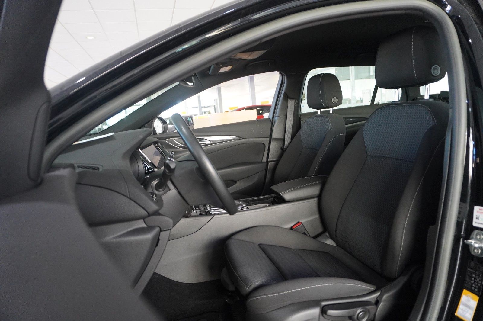 Fahrzeugabbildung Opel Insignia B ST 2.0T ELEGANCE NAVI/LED/VIRT./DAB+