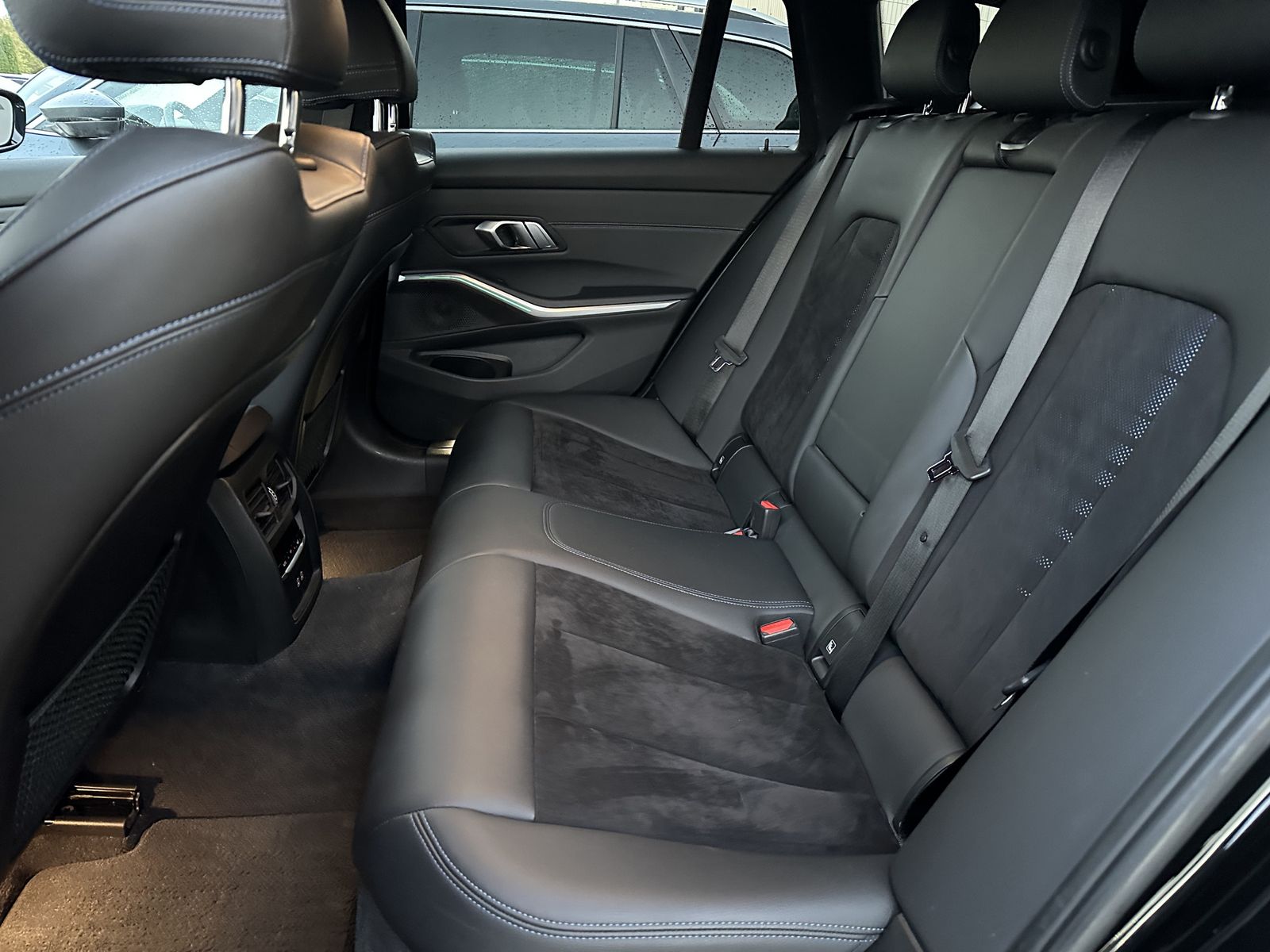 Fahrzeugabbildung BMW 320d Touring M-Sport NAV+LED+KAMERA+19ZO+HIFI+VC