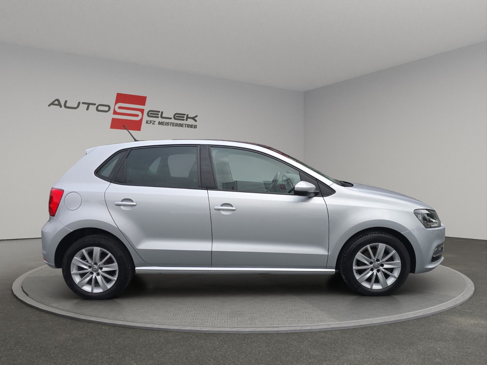 Fahrzeugabbildung Volkswagen Polo V Comfortline NAVI/ RÜCKFAHRKAMERA/ SHZ