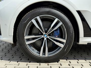 BMW X7 - 7