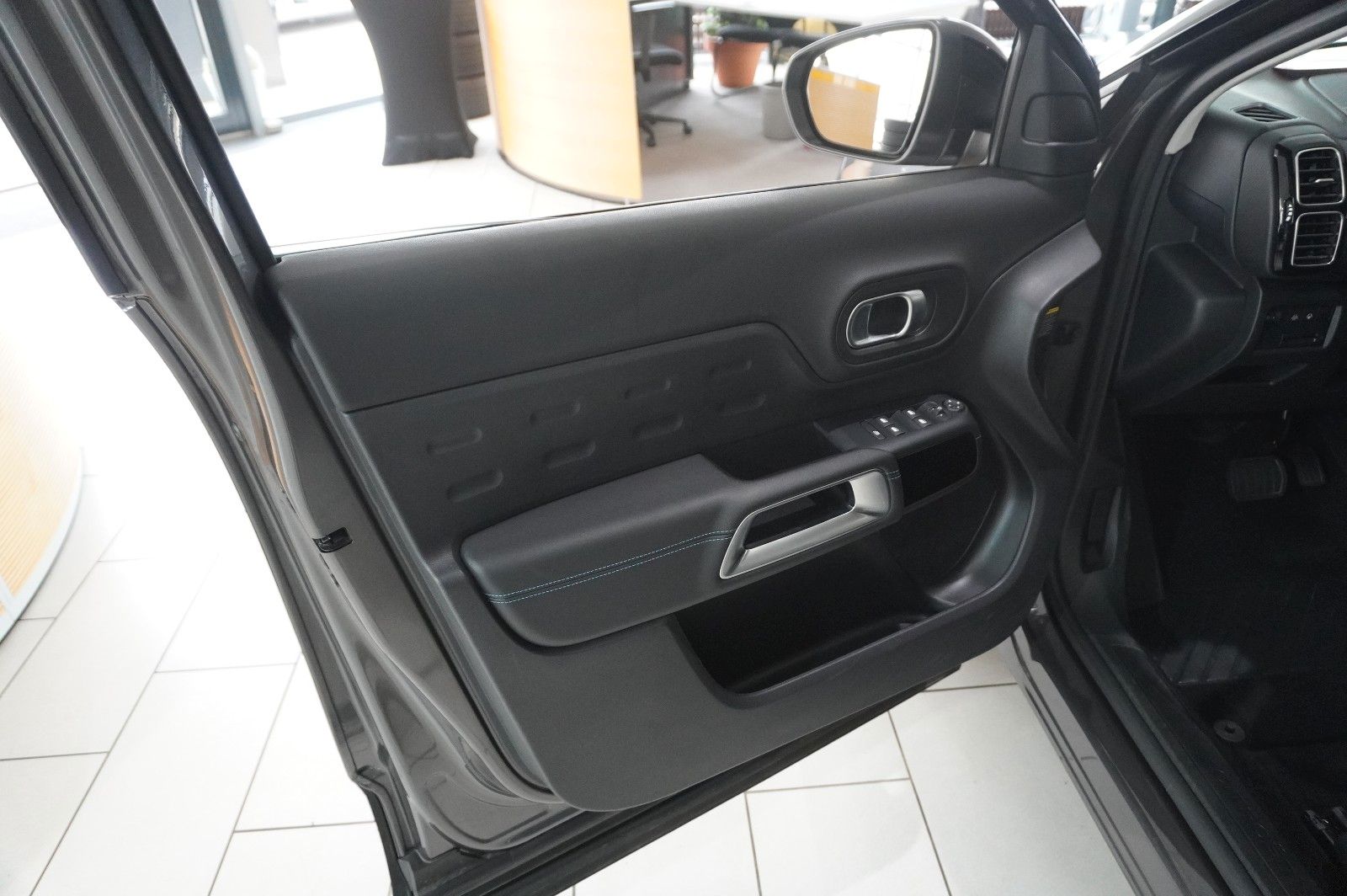 Fahrzeugabbildung Citroën C5 Aircross 1.2T SHINE EAT-8 NAVI/LED/KAMERA/SH