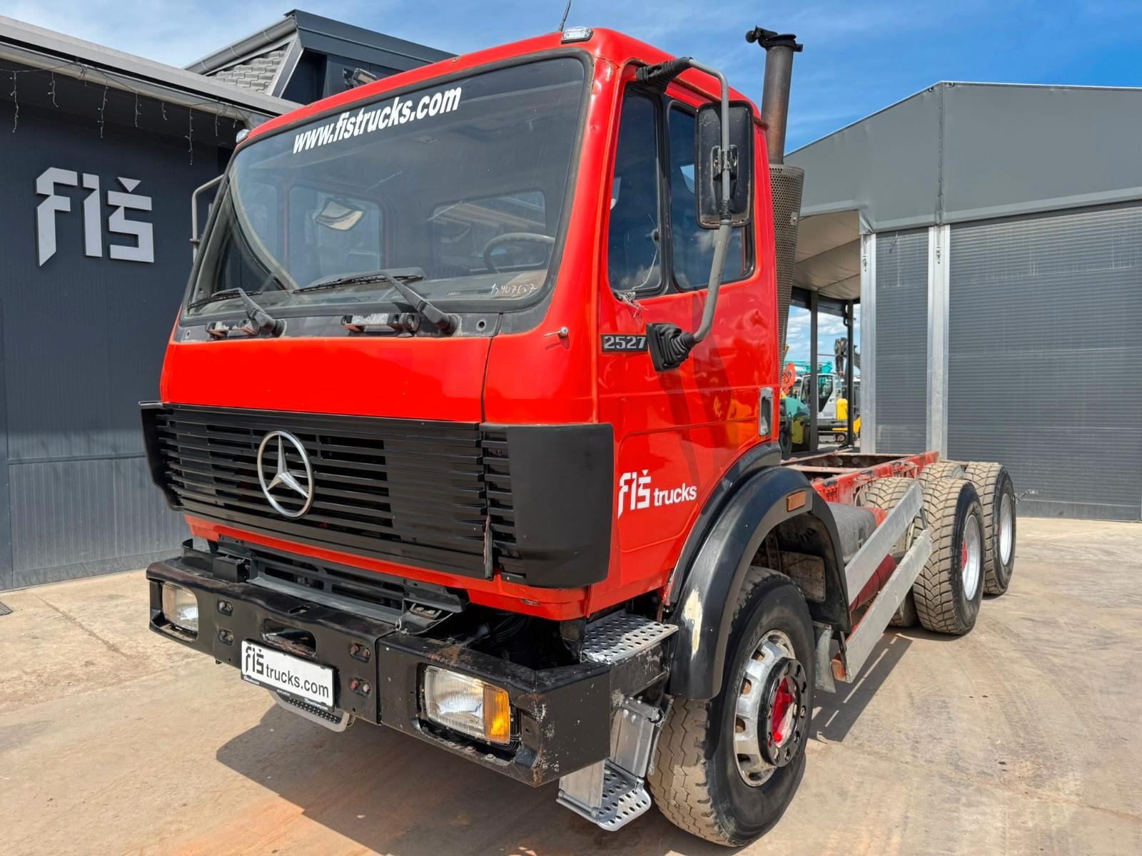 Mercedes-Benz SK 2527 6x4 chassis - V6 - full spring