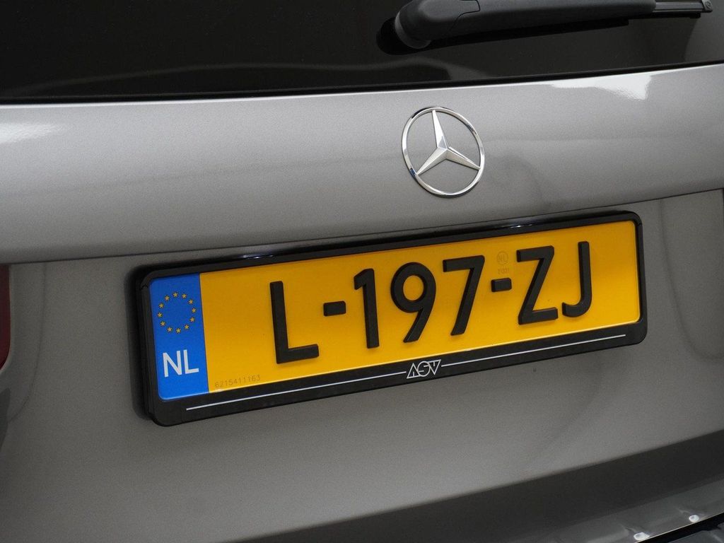 Mercedes-Benz GLB 180 AMG Business Solution | Panorama - Schie