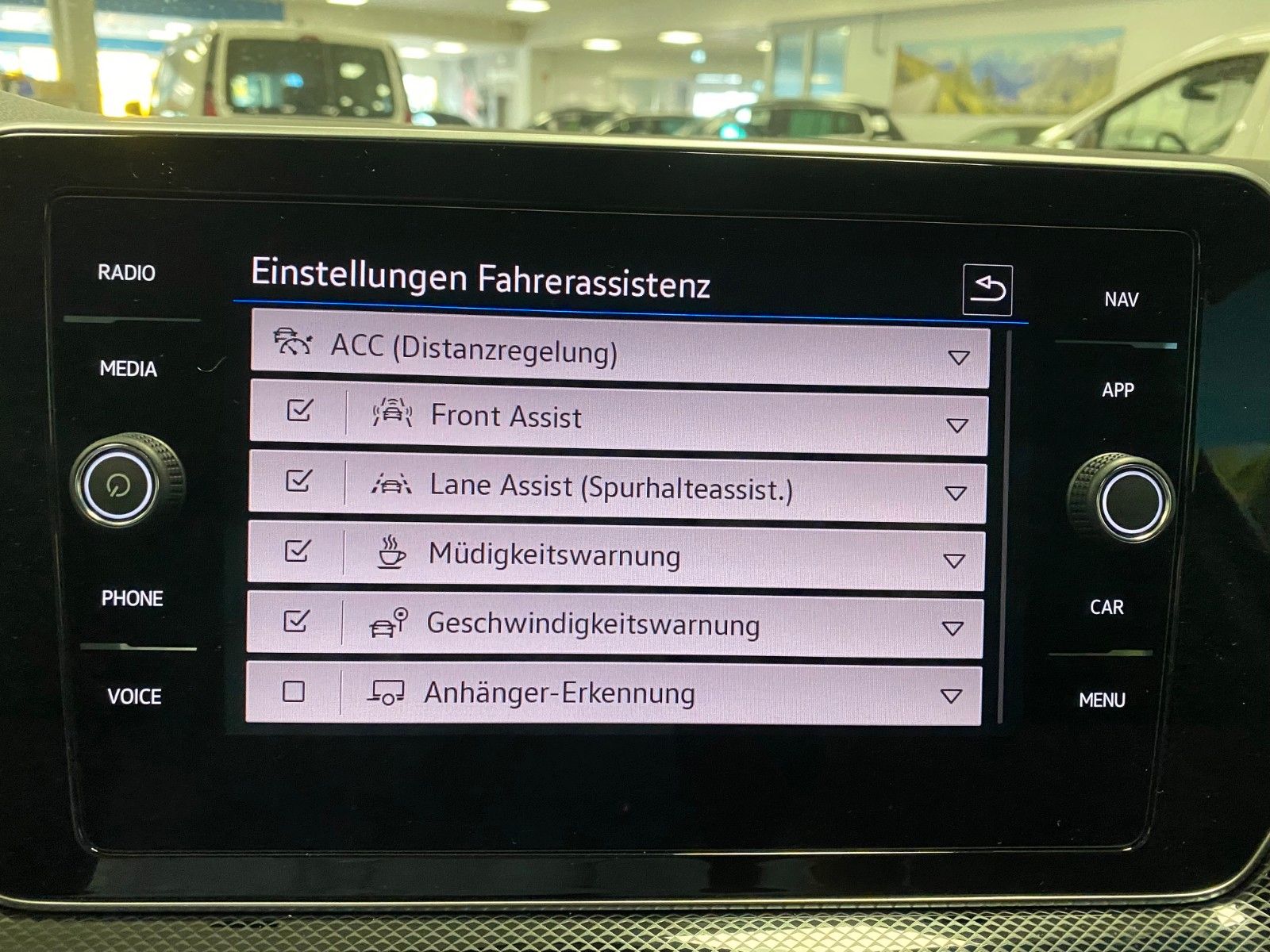 Fahrzeugabbildung Volkswagen T-Cross 1.5 TSI DSG R-Line+2029 GARANTIE+ACC+AHK