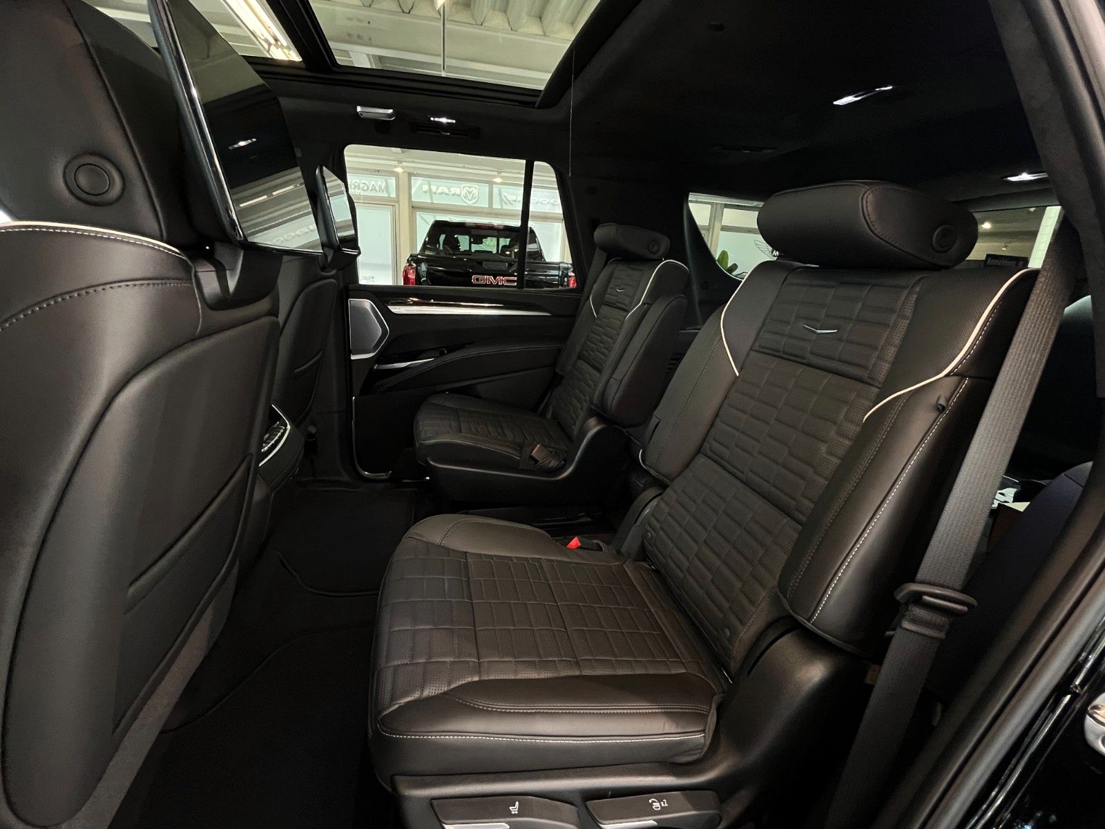 Fahrzeugabbildung Cadillac Escalade Sport Platinum 6.2 V8  4x4 LPG