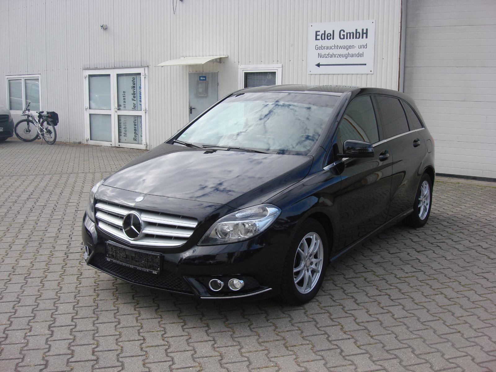 Mercedes-Benz B 180 Standard 7G-DCT*2.Hand*KAMERA*LEDER*SHZ*