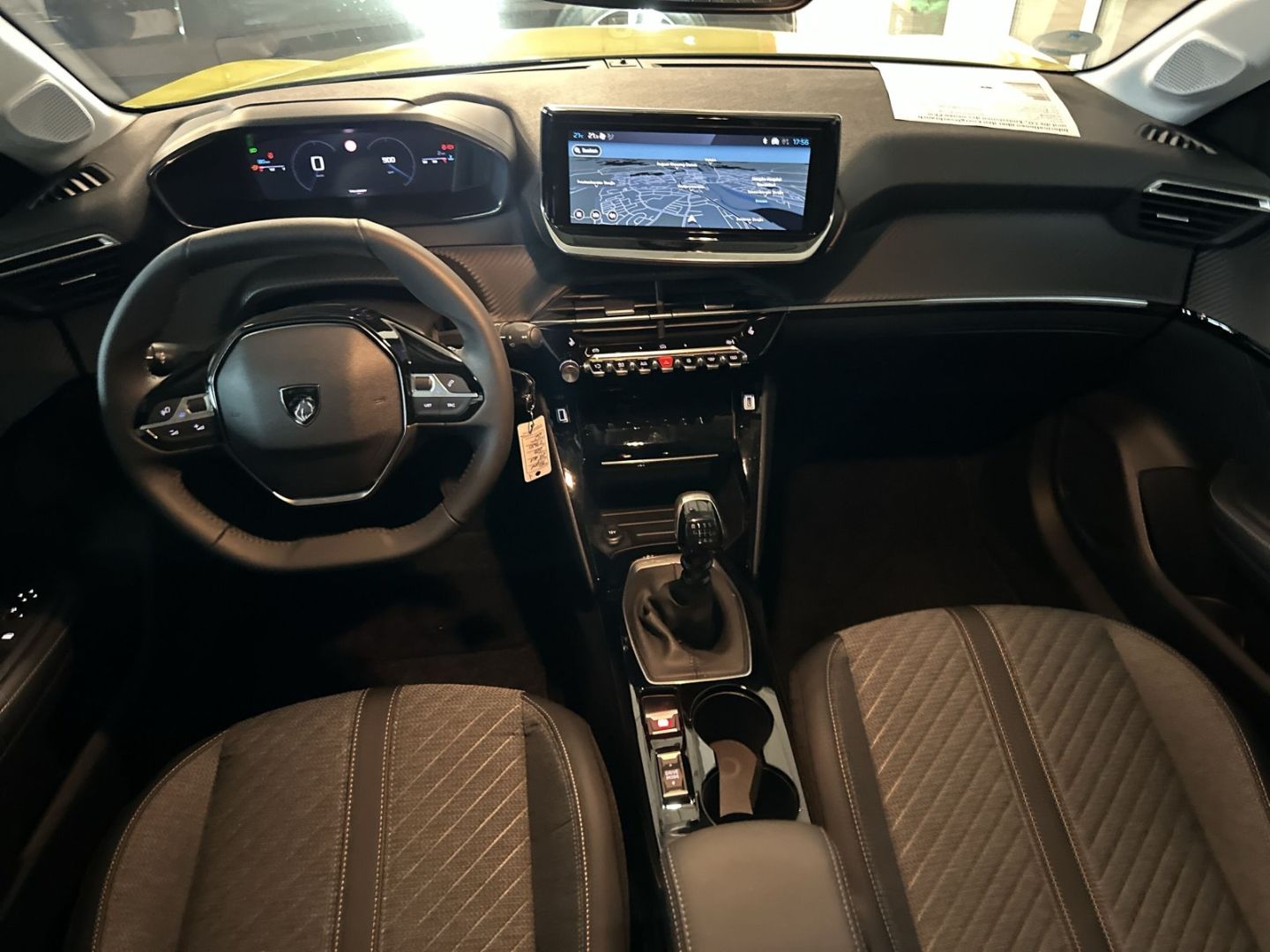 Fahrzeugabbildung Peugeot 208 Allure 1.2 PureTech 100 Navi 360 Kamera