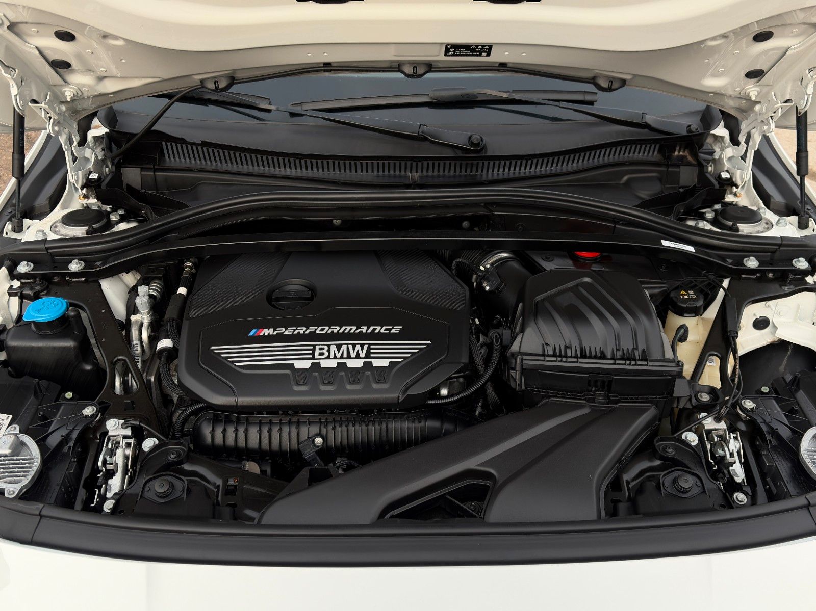 Fahrzeugabbildung BMW M135i xDrive HiFi SHZ LED DAB PDC Wireless Temp