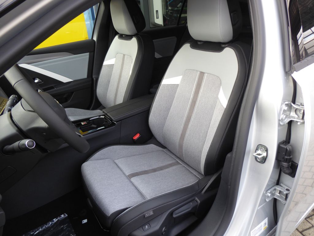 Fahrzeugabbildung Opel Astra ST Elegance 1.2 Turbo+AGR-Sitz+LED