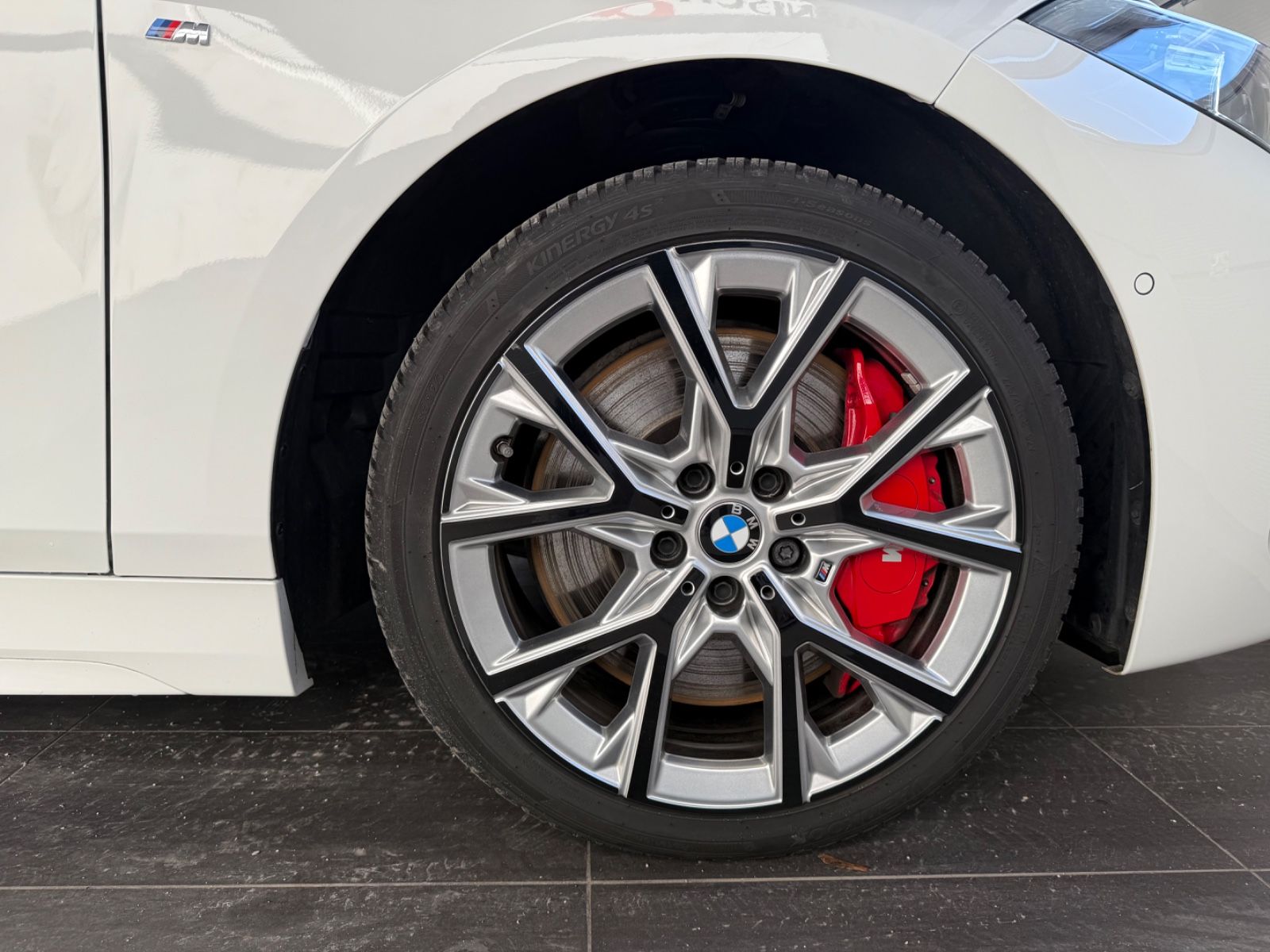 Fahrzeugabbildung BMW 118 i Edition Colorv.; M-Tech.-,M-Pro-Sport-Pak.