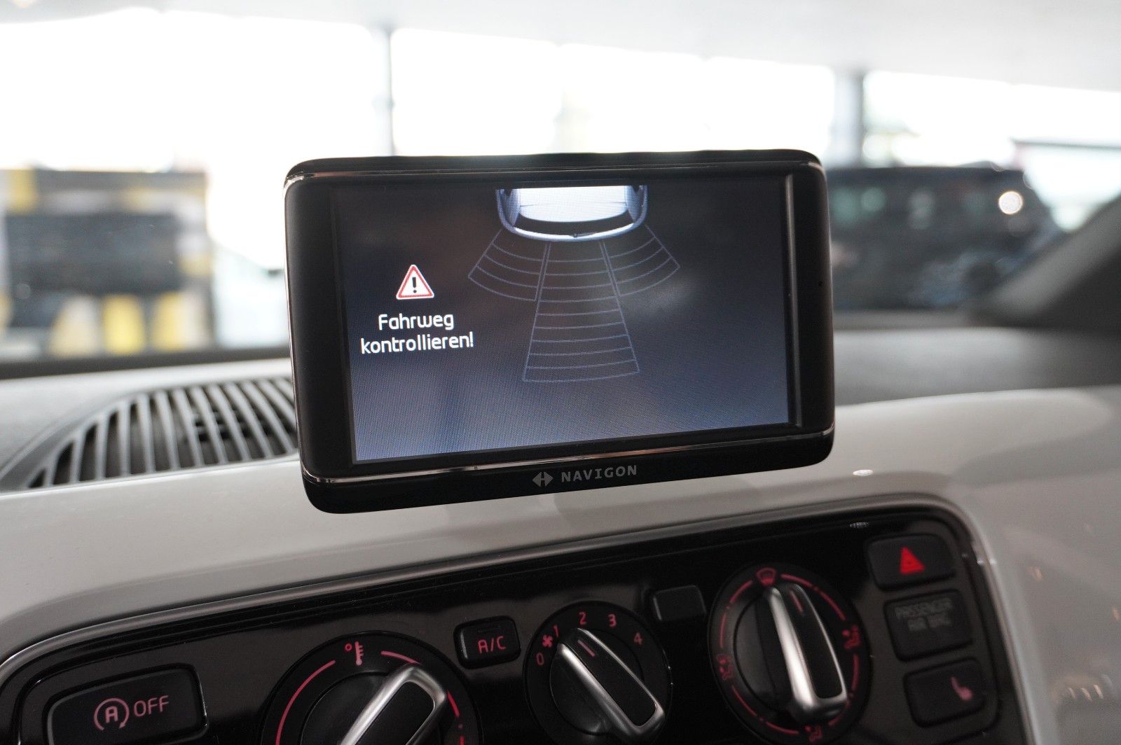 Fahrzeugabbildung Volkswagen up! 1.0 CLUB 5-TÜR NAVI/SPORT/PANO./SHZ/PDC/TEMP